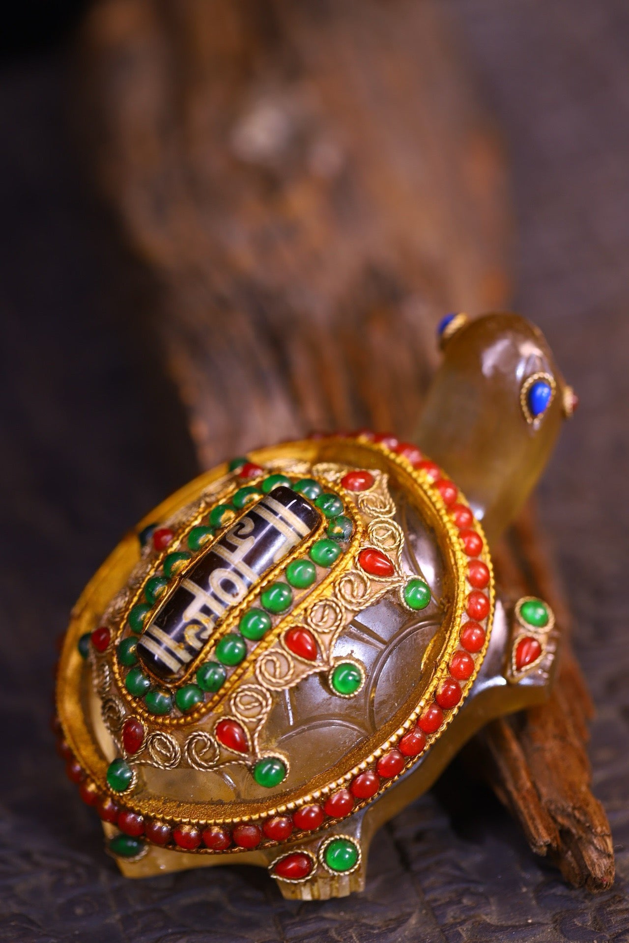 Natural crystal, pure handmade filigree inlay with gemstones, attracting wealth turtles