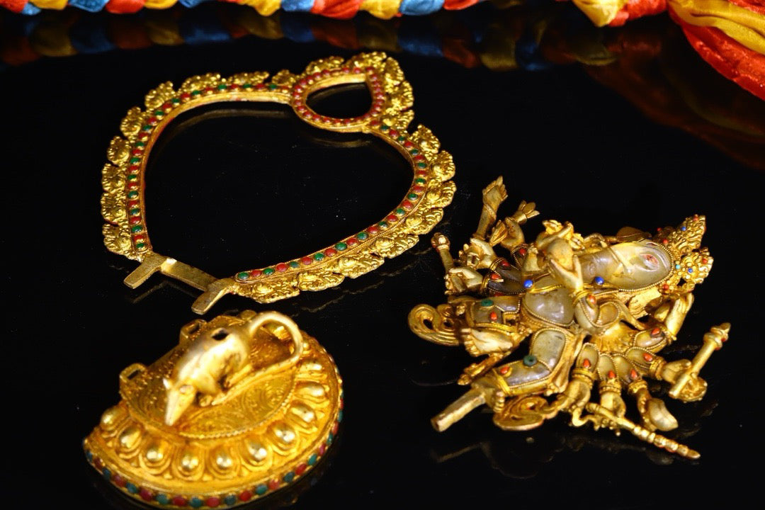 Natural crystal, pure handmade hammering, carving, pure handmade filigree inlay with gemstones, elephant nosed God of Wealth