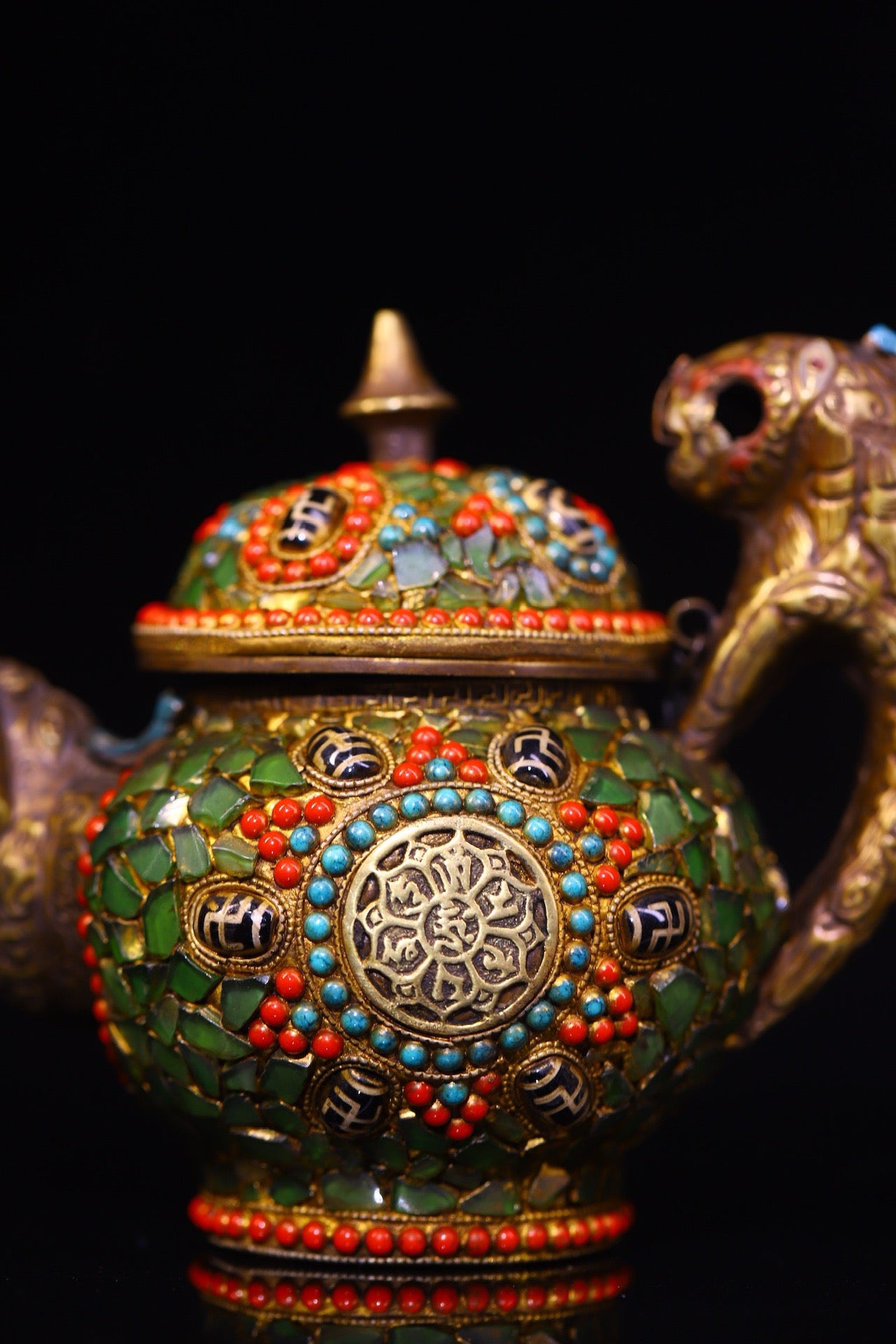 Made of pure copper by hand, inlaid with gemstones, the Heavenly Bead Butter Pot