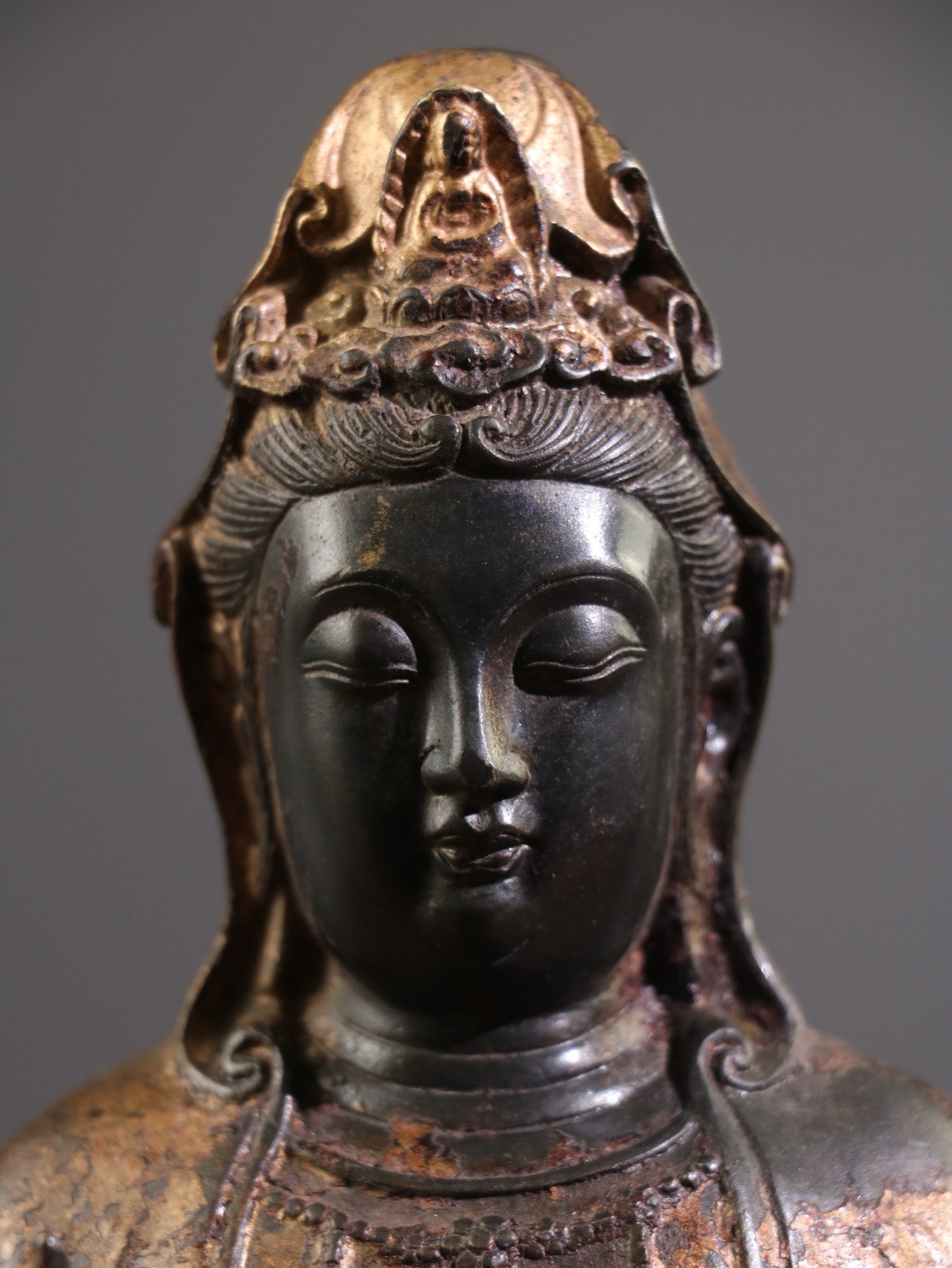 A Chinese antique pure copper statue of Guanyin Bodhisattva