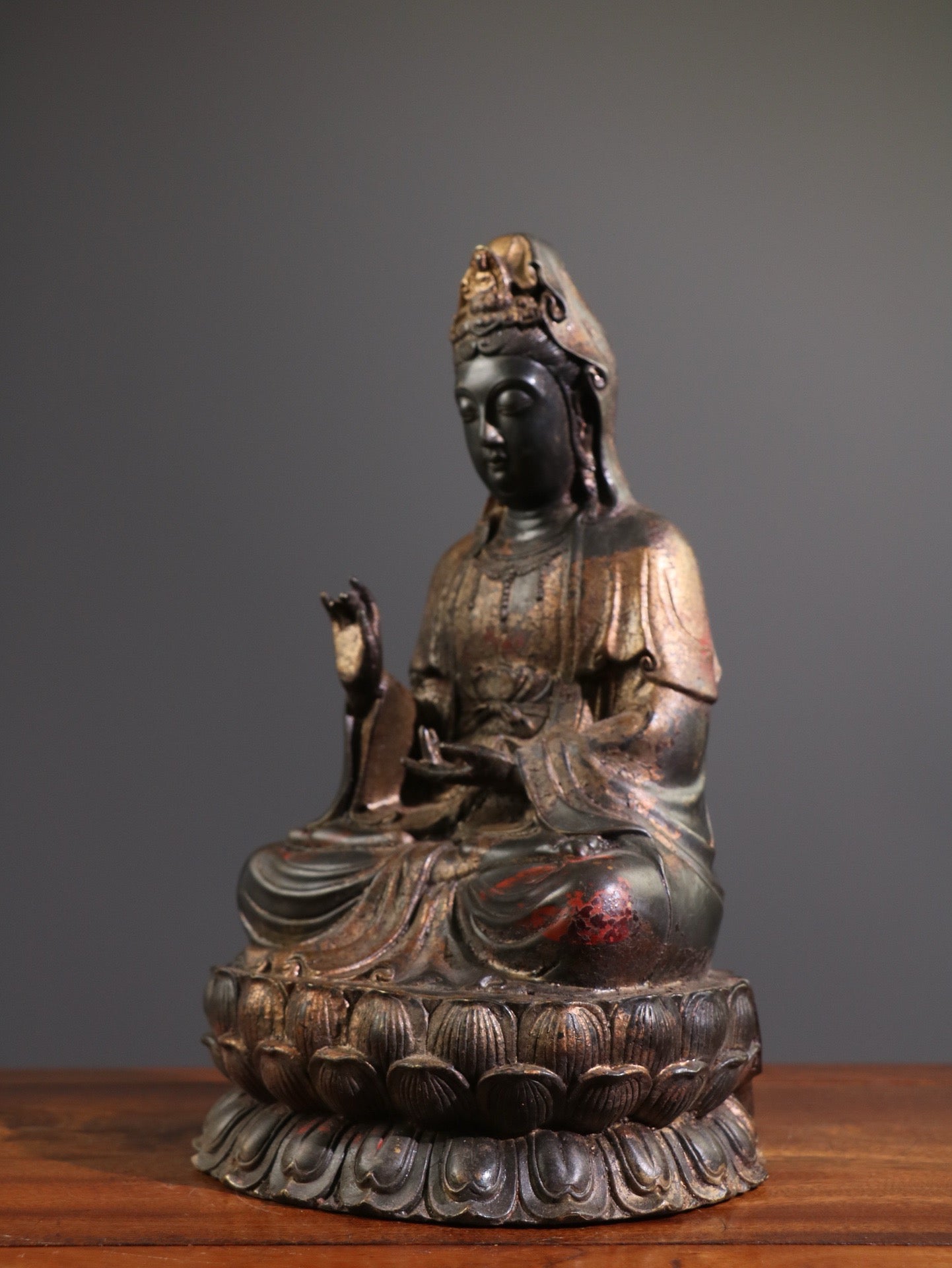 A Chinese antique pure copper statue of Guanyin Bodhisattva