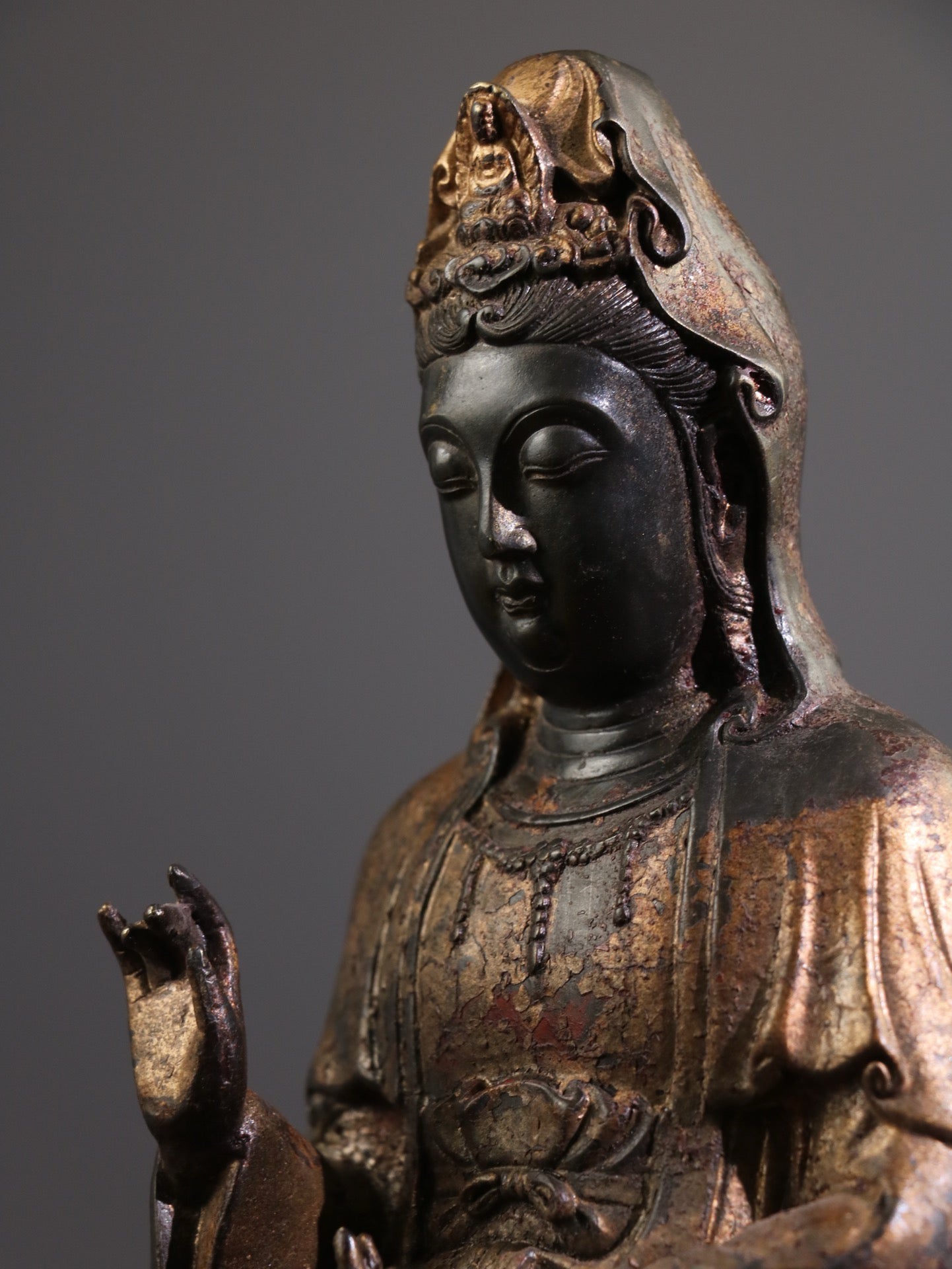 A Chinese antique pure copper statue of Guanyin Bodhisattva