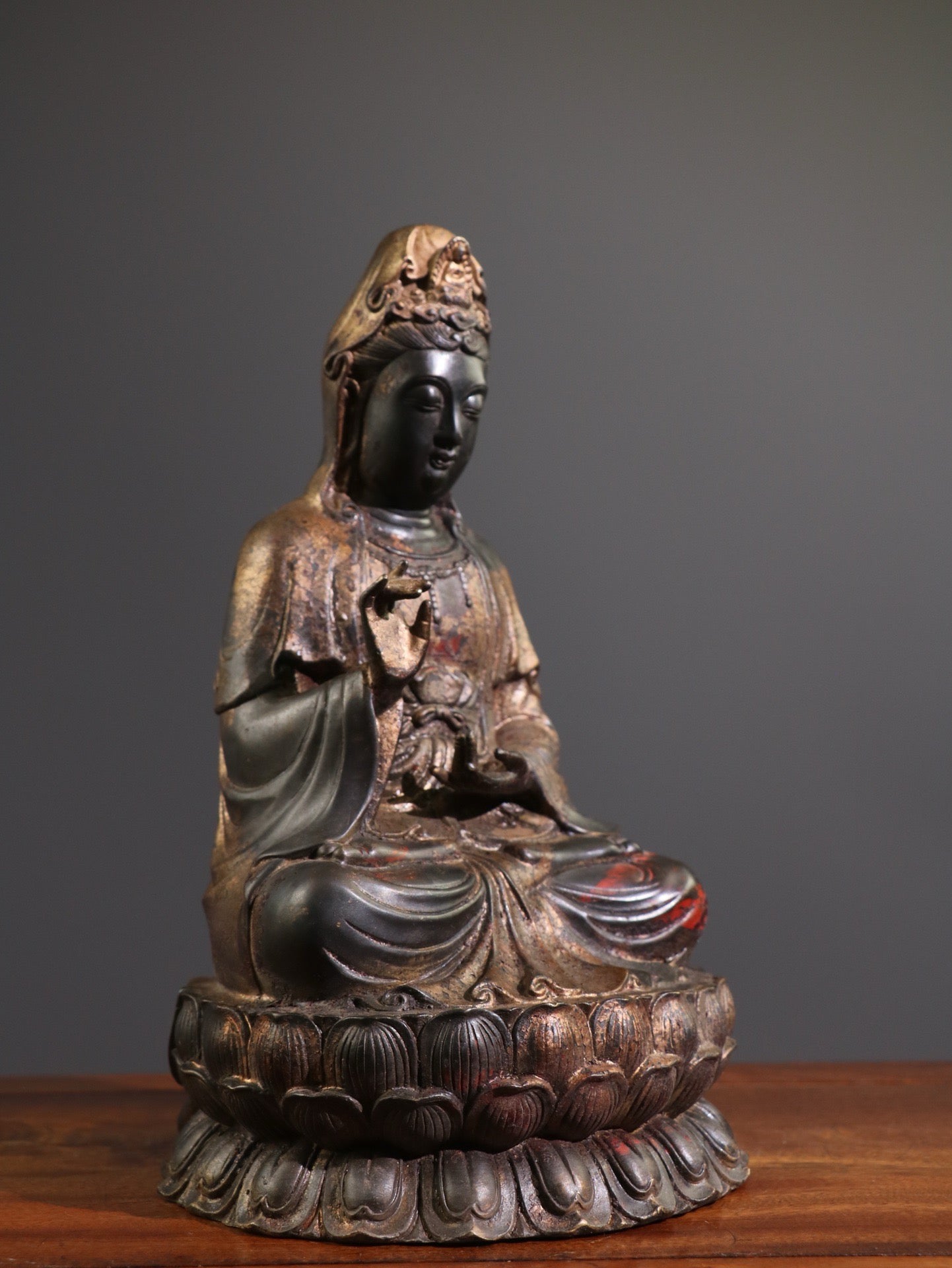 A Chinese antique pure copper statue of Guanyin Bodhisattva