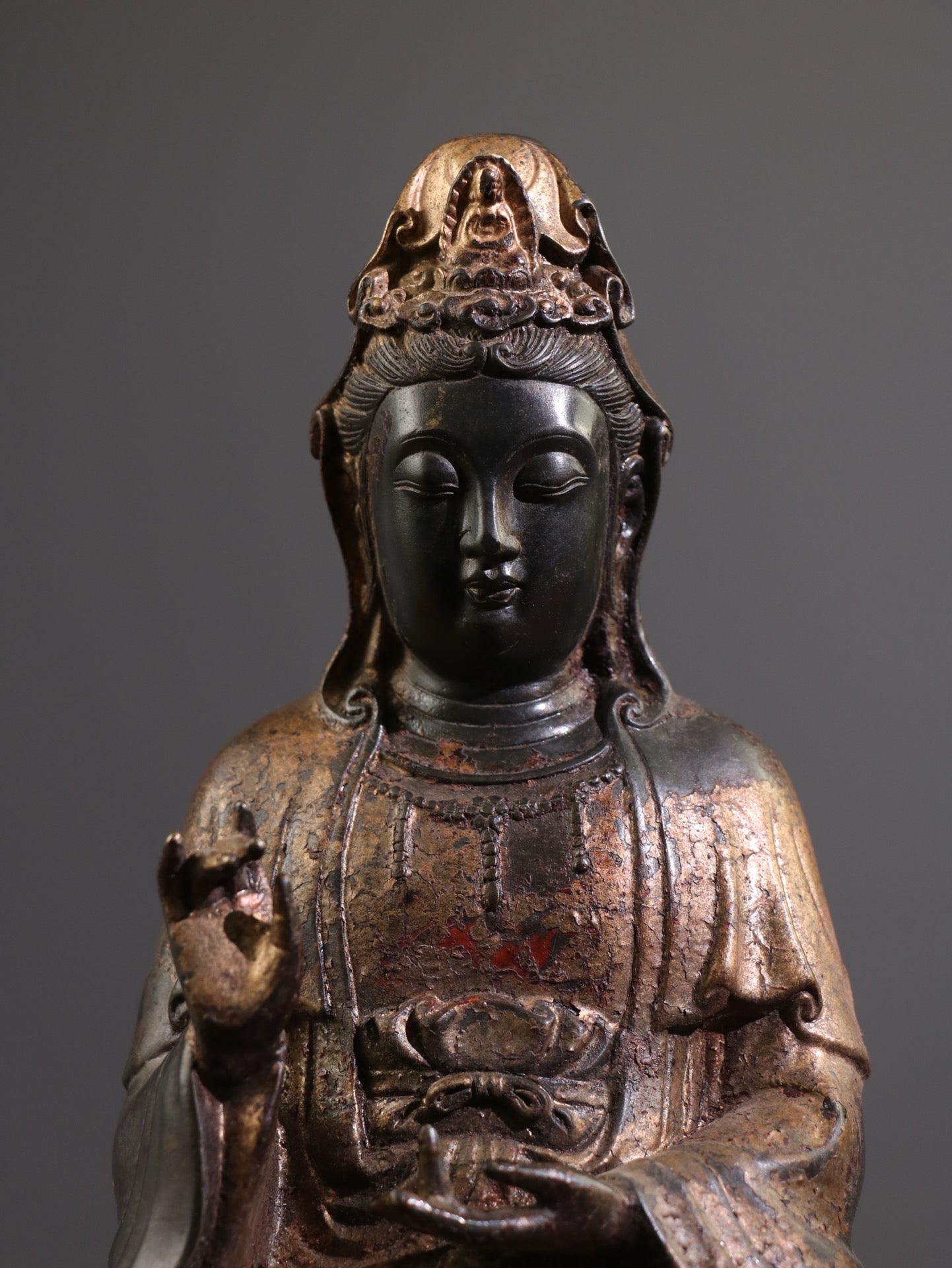 A Chinese antique pure copper statue of Guanyin Bodhisattva