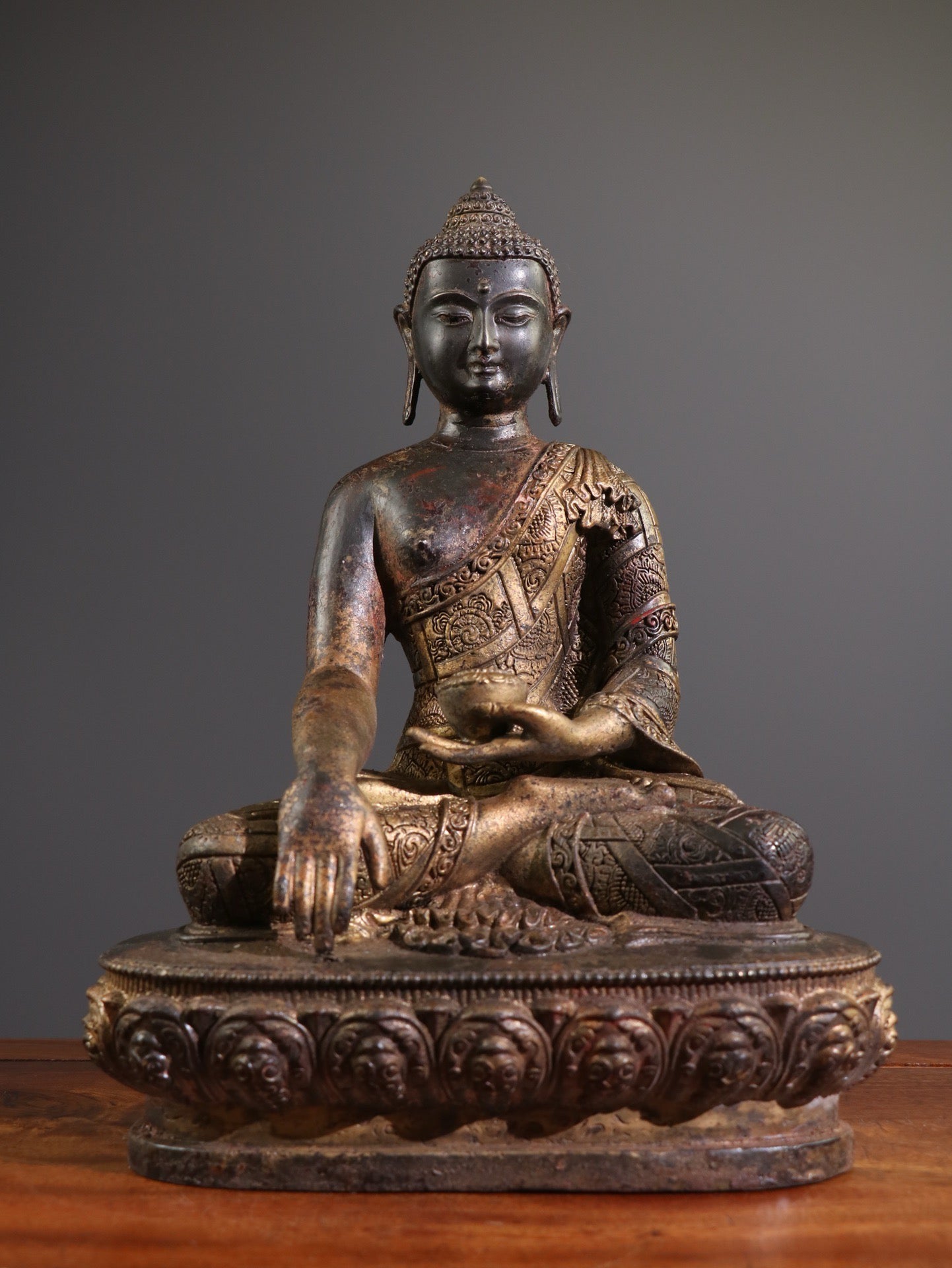 A Chinese antique pure copper statue of Shakyamuni Buddha