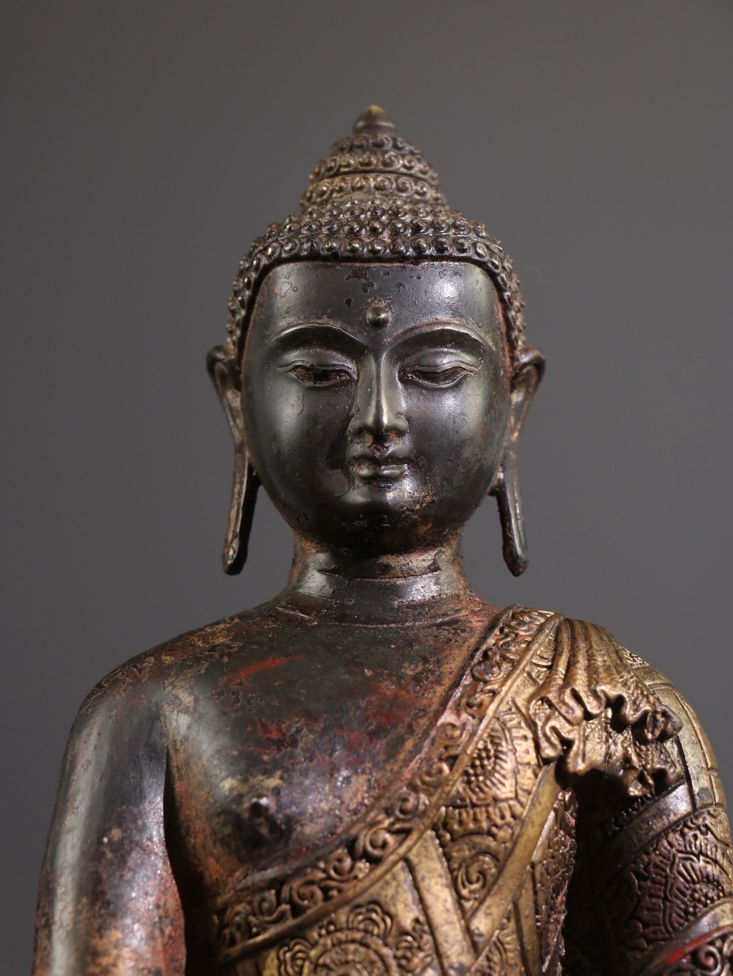 A Chinese antique pure copper statue of Shakyamuni Buddha