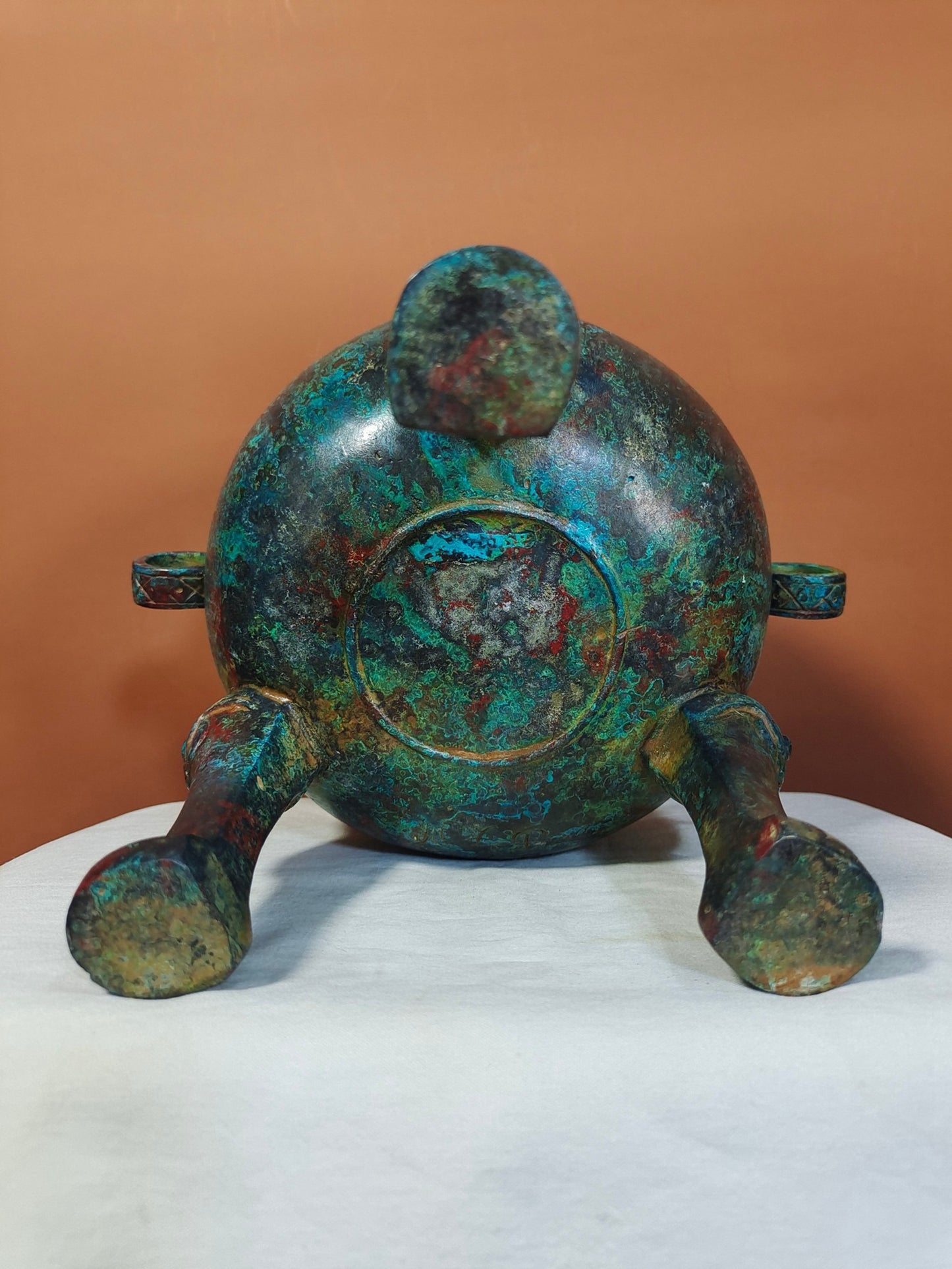 Bronze inscriptions, vessels, round cauldrons