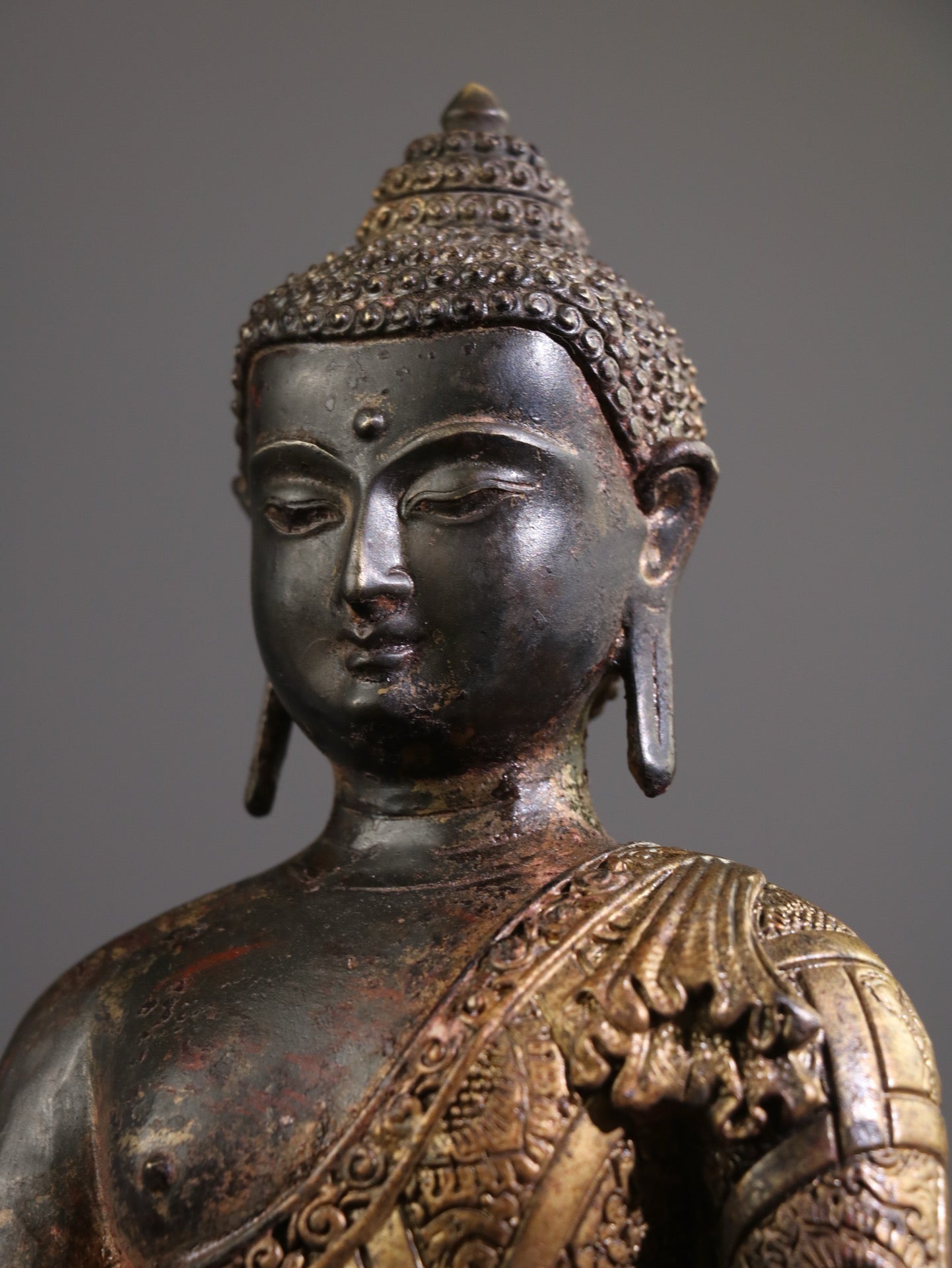 A Chinese antique pure copper statue of Shakyamuni Buddha