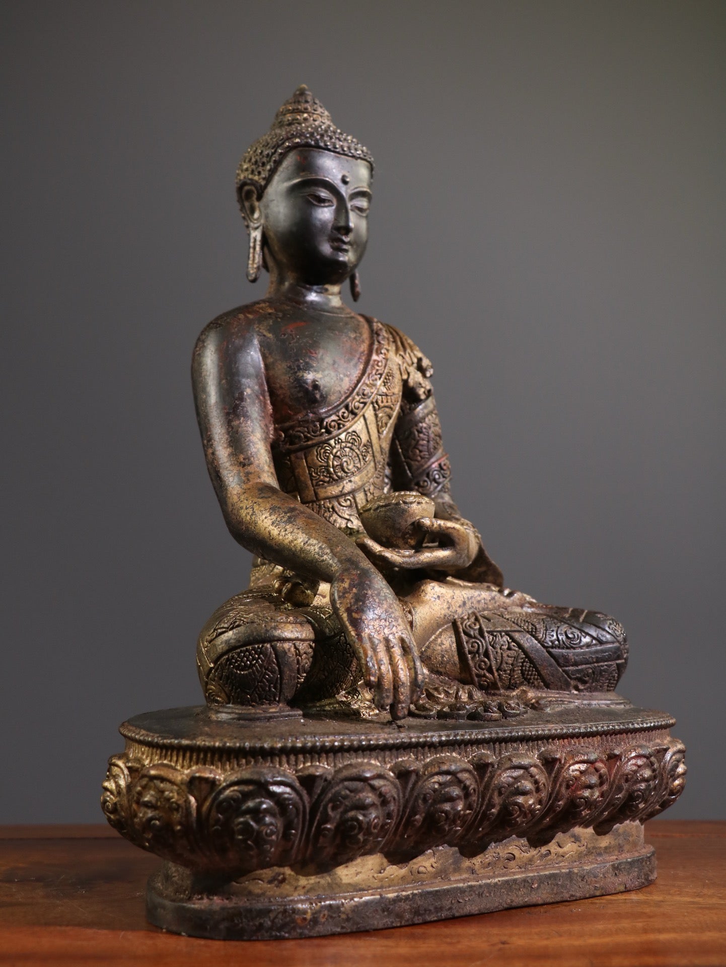 A Chinese antique pure copper statue of Shakyamuni Buddha