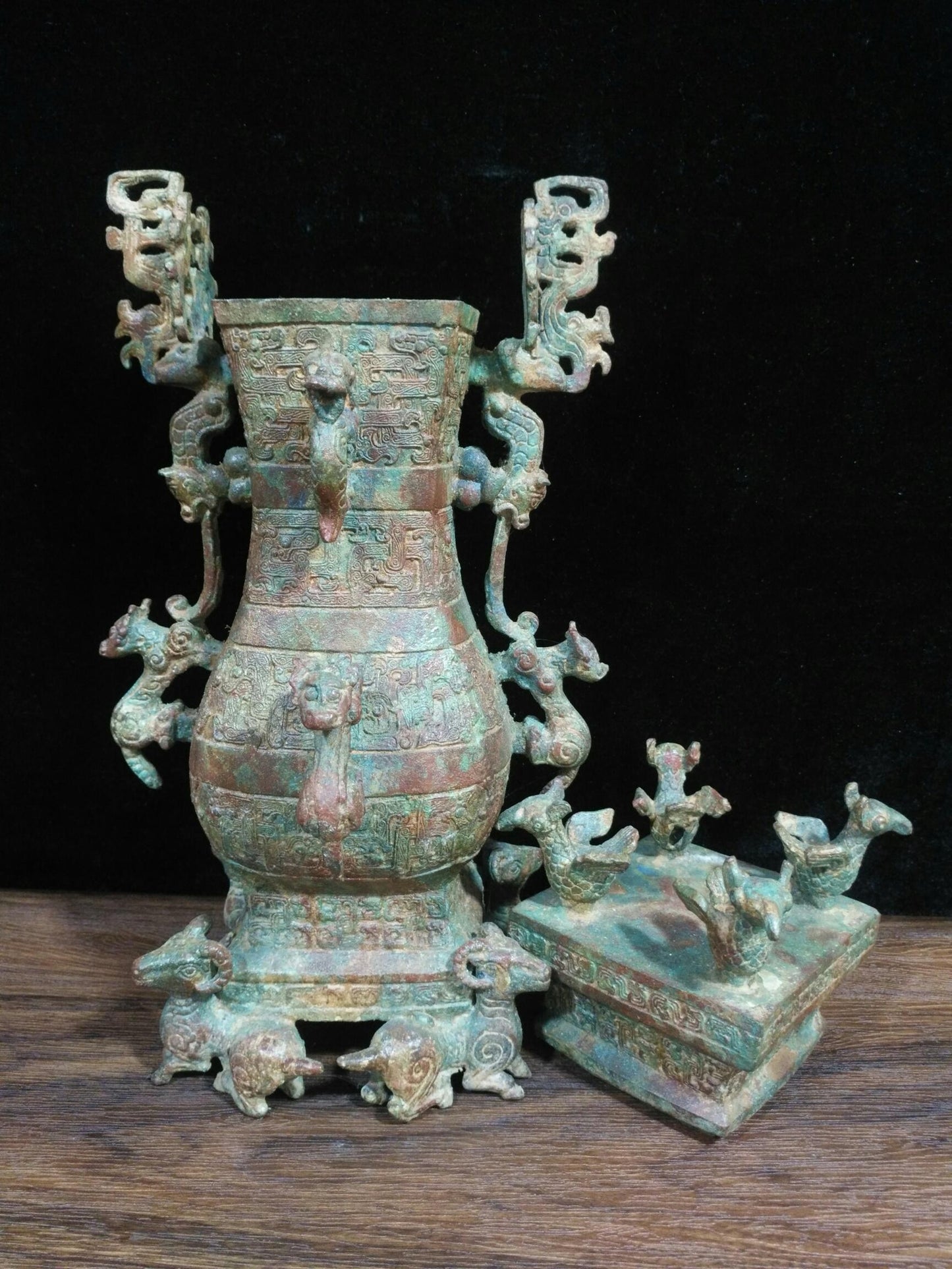 Bronze vessel with four bird lid teapot