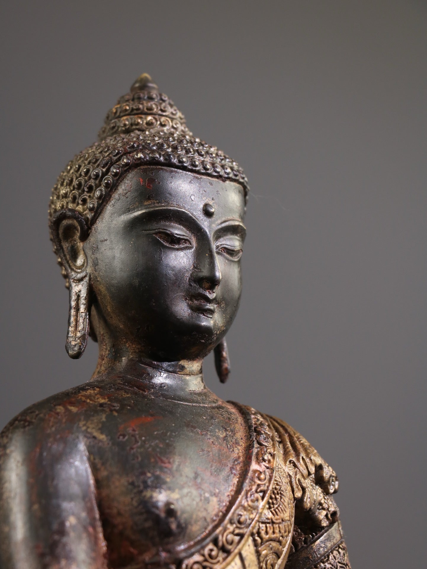 A Chinese antique pure copper statue of Shakyamuni Buddha