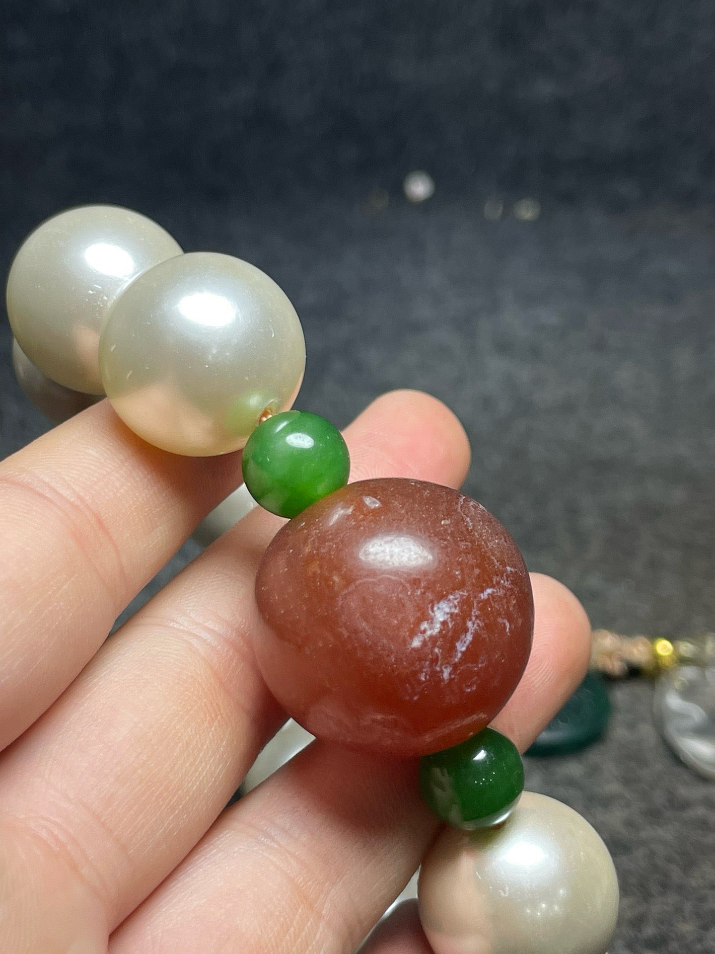 Pearl 18 in Hand