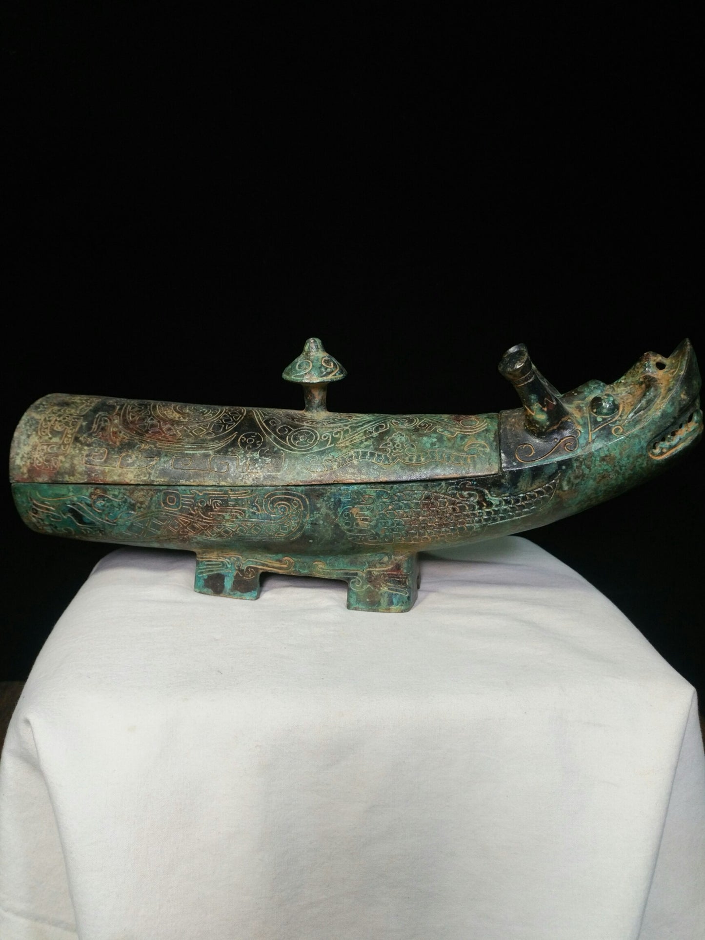 Bronze inscriptions, vessels, dragon boats