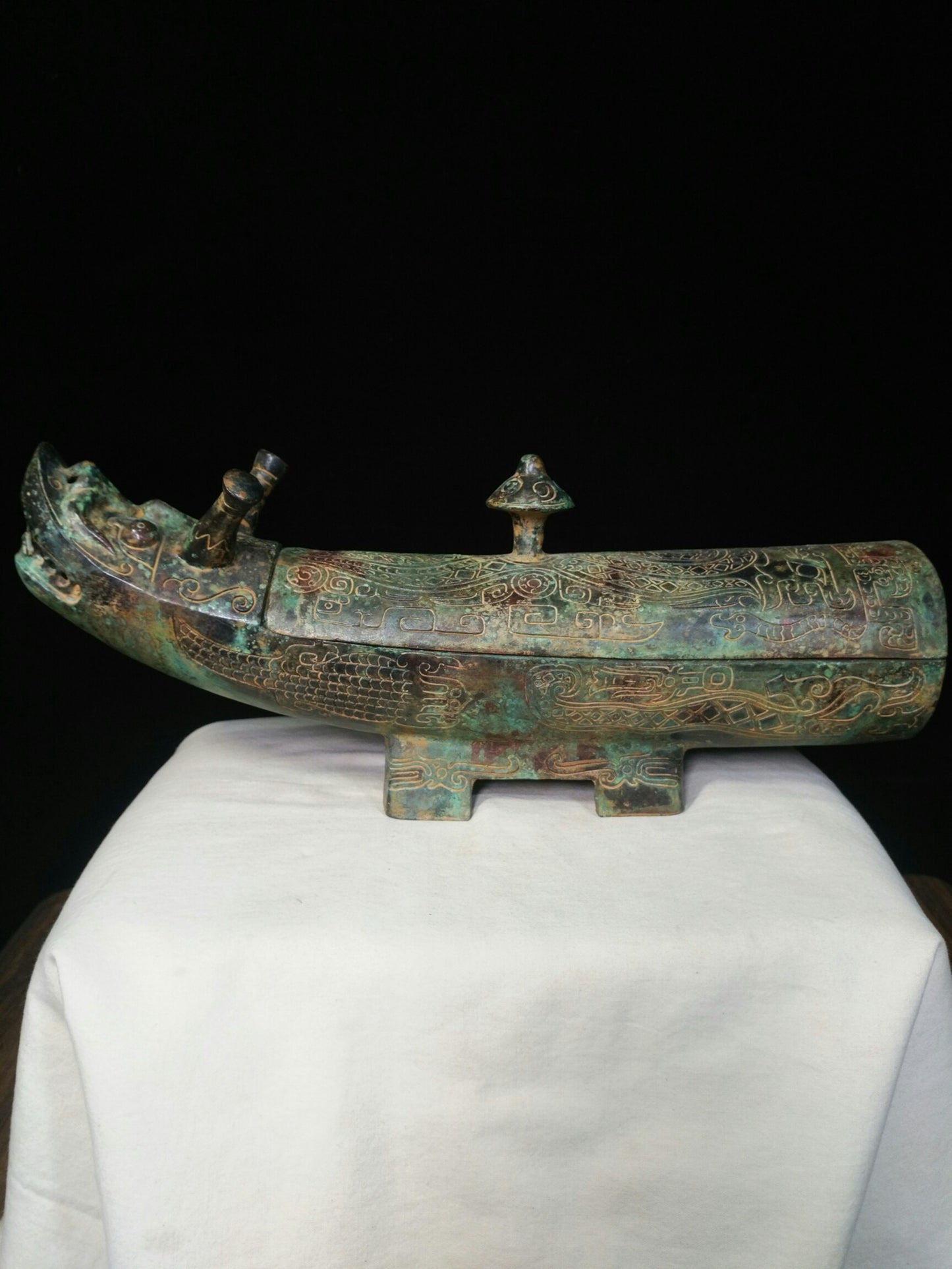 Bronze inscriptions, vessels, dragon boats