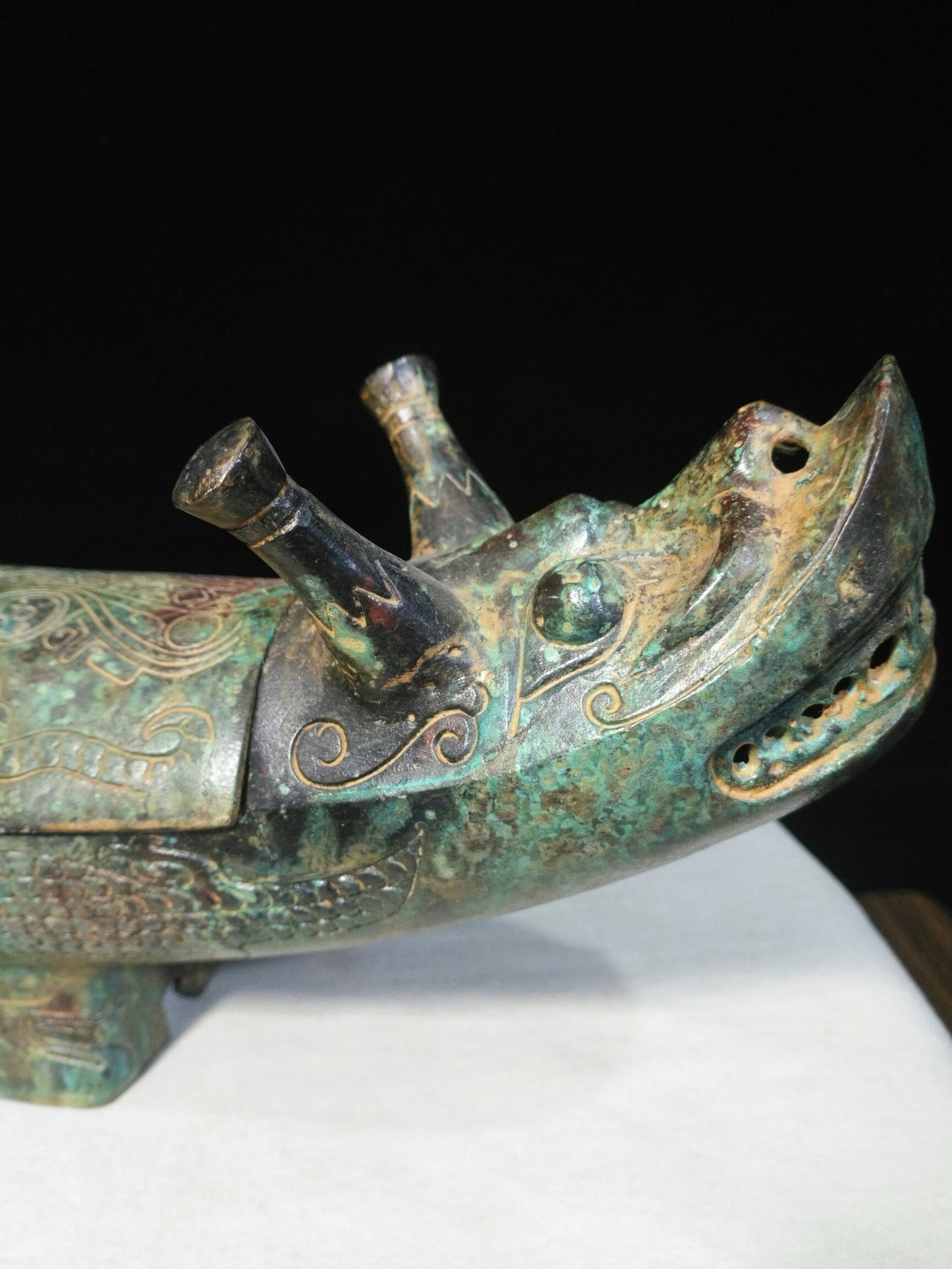 Bronze inscriptions, vessels, dragon boats