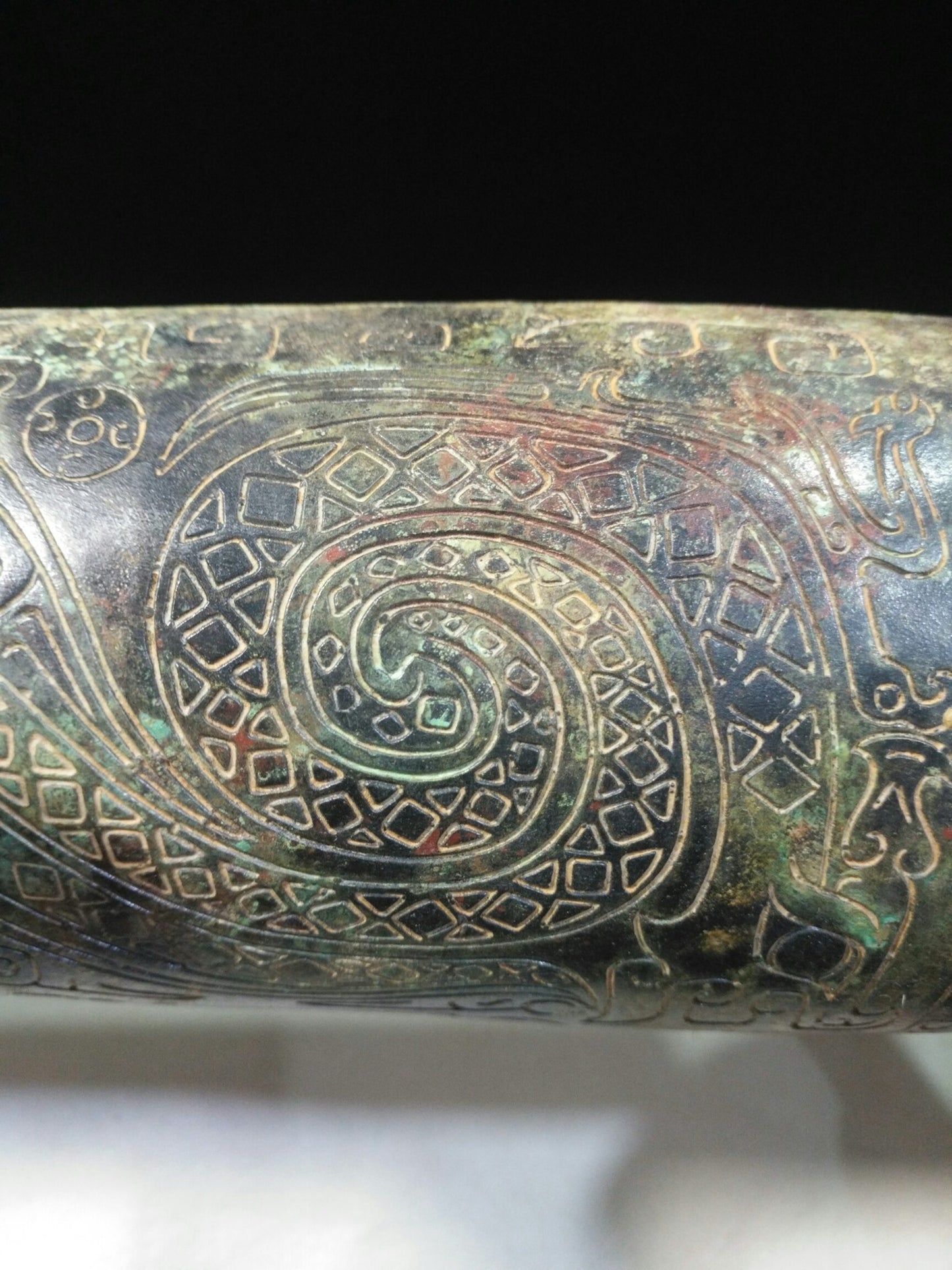 Bronze inscriptions, vessels, dragon boats