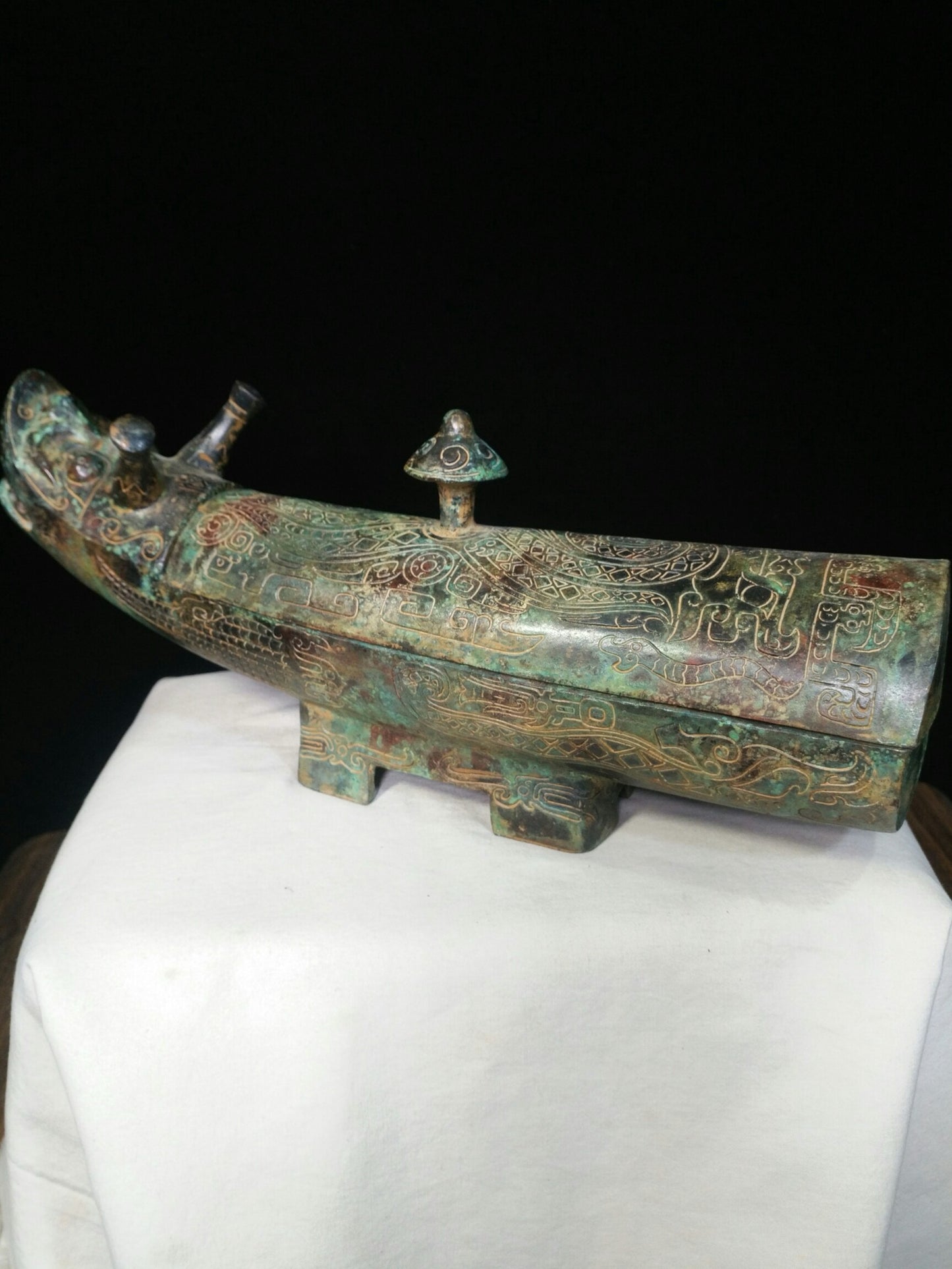 Bronze inscriptions, vessels, dragon boats