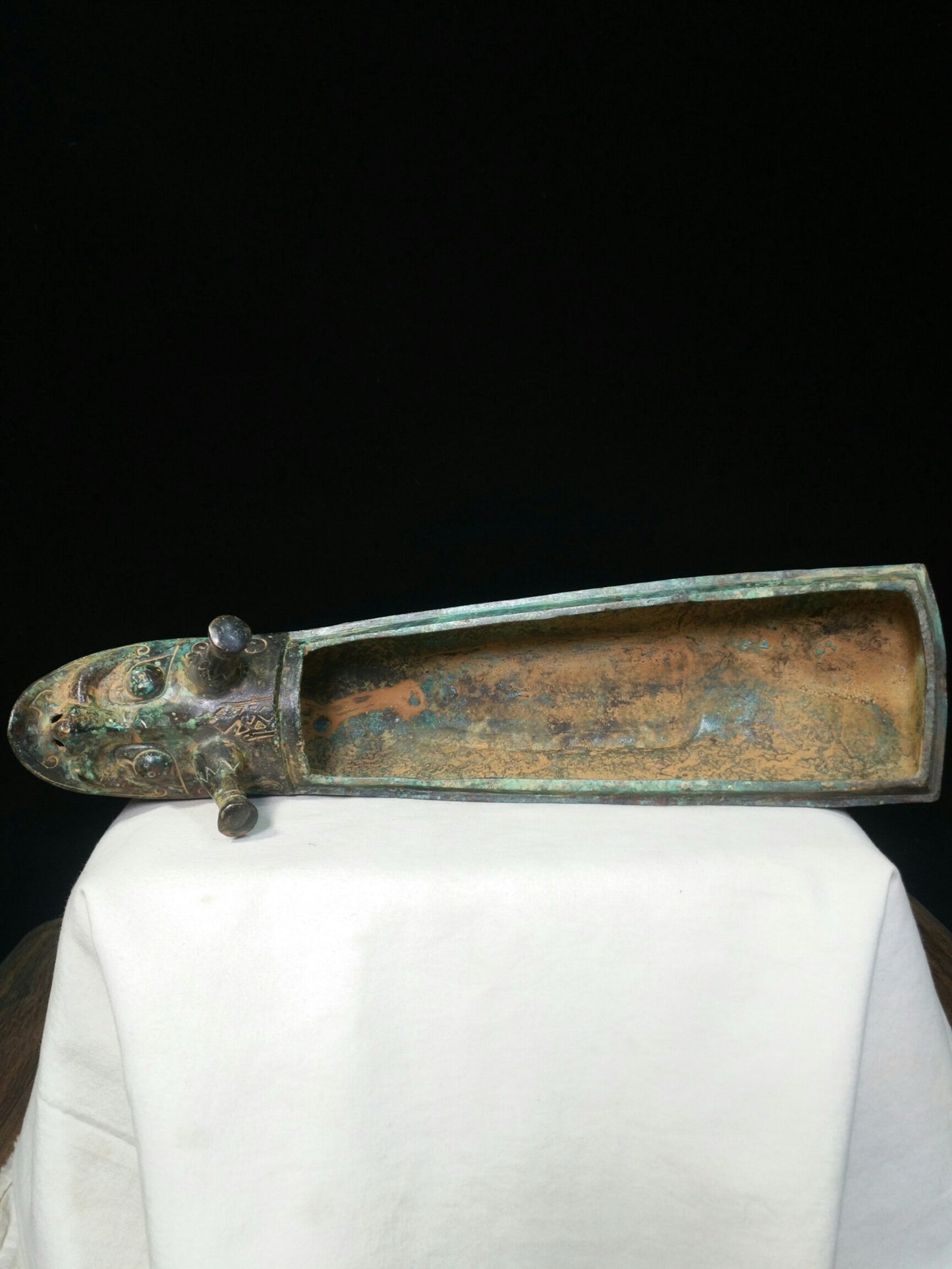 Bronze inscriptions, vessels, dragon boats