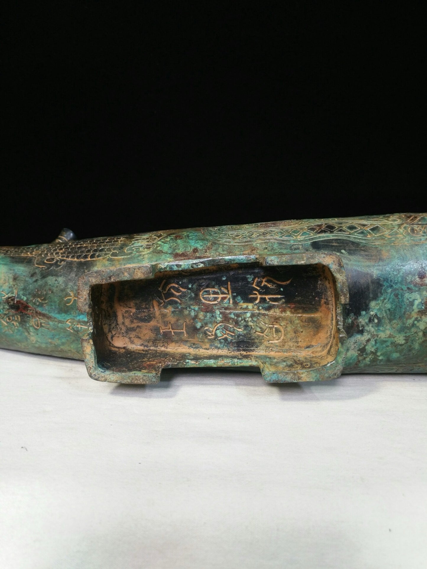 Bronze inscriptions, vessels, dragon boats