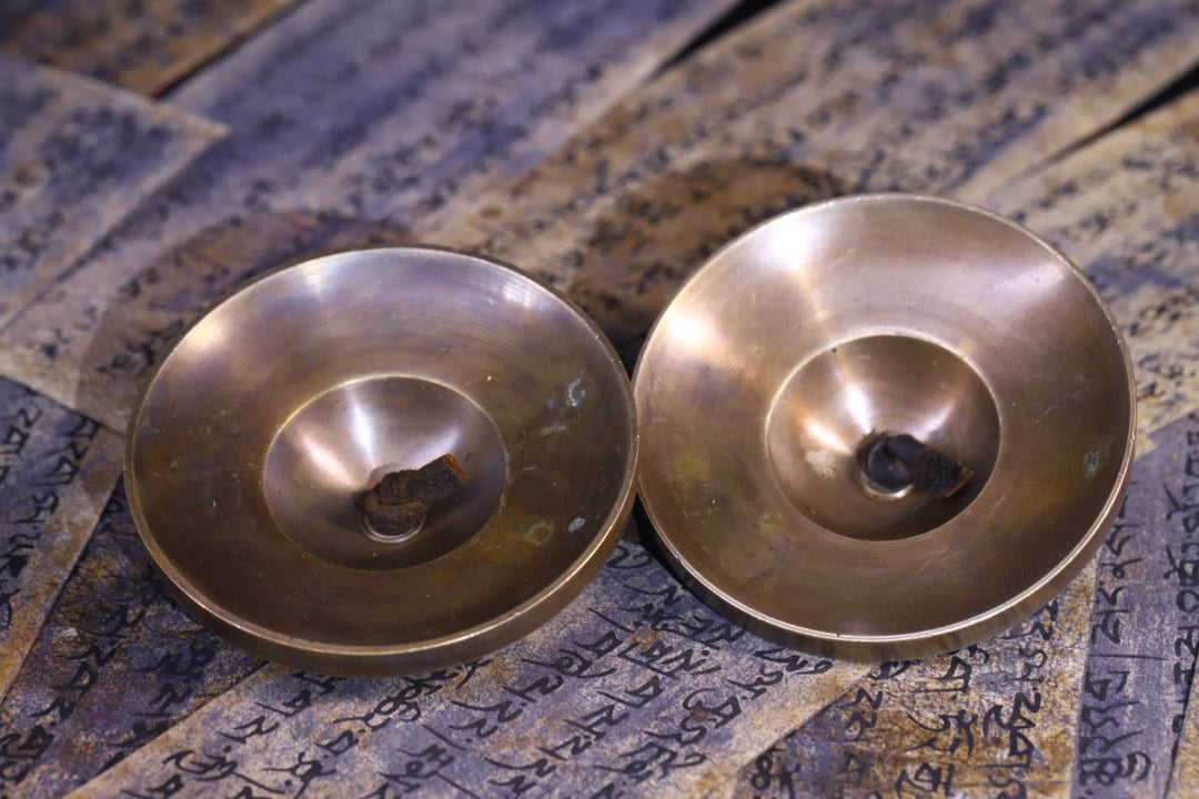 Copper tire pure handmade tapping, chiseling and ringing bell