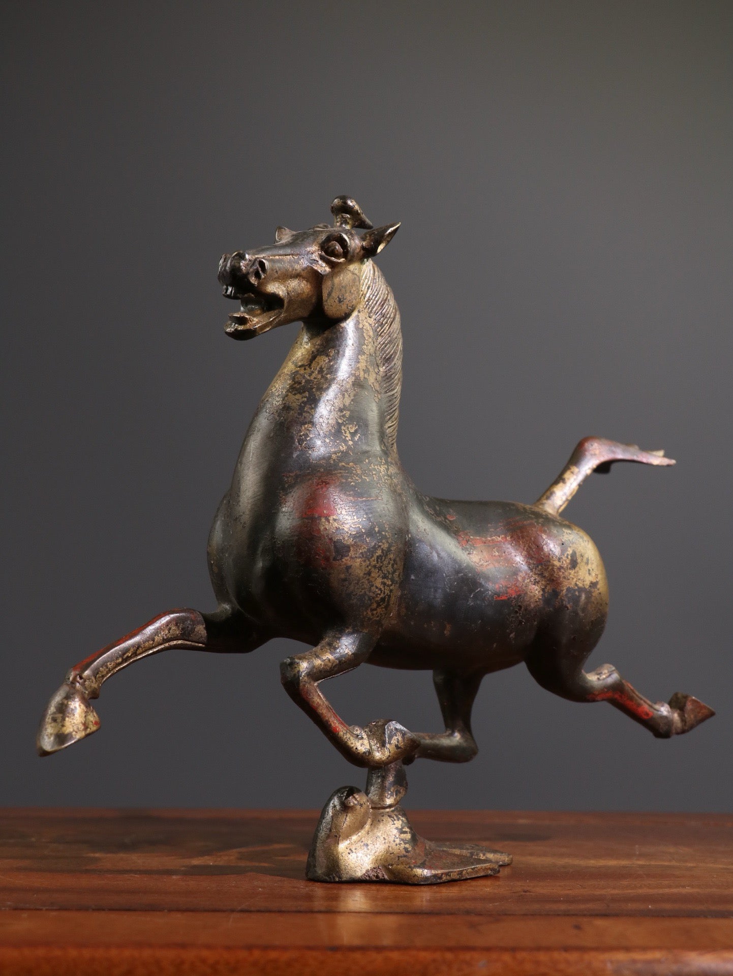 Chinese antique pure copper [horse steps on a flying swallow] ornament