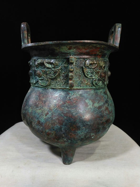 Bronze vessel tripod