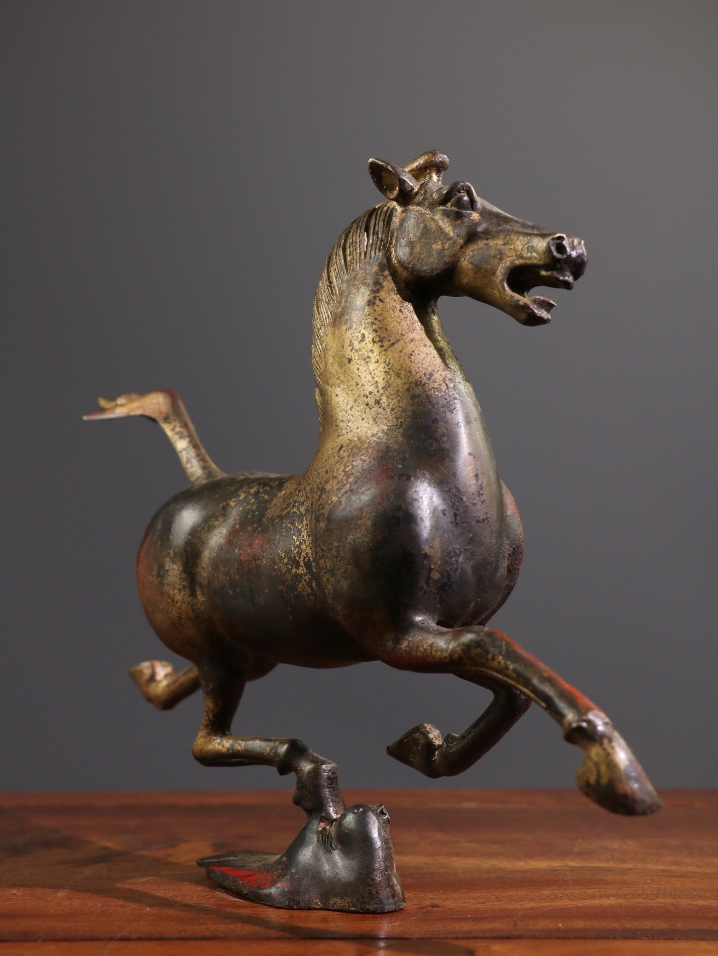Chinese antique pure copper [horse steps on a flying swallow] ornament