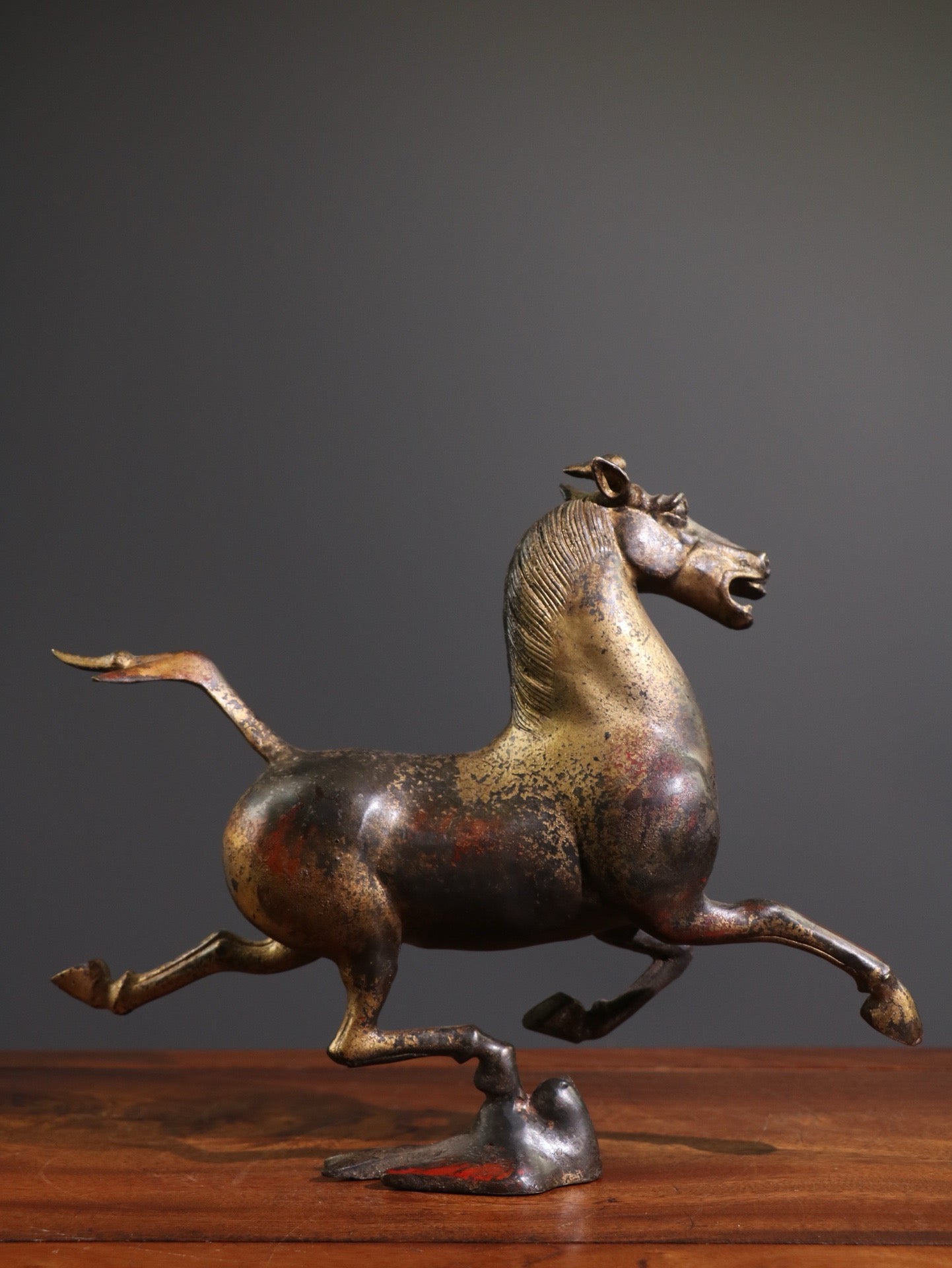Chinese antique pure copper [horse steps on a flying swallow] ornament