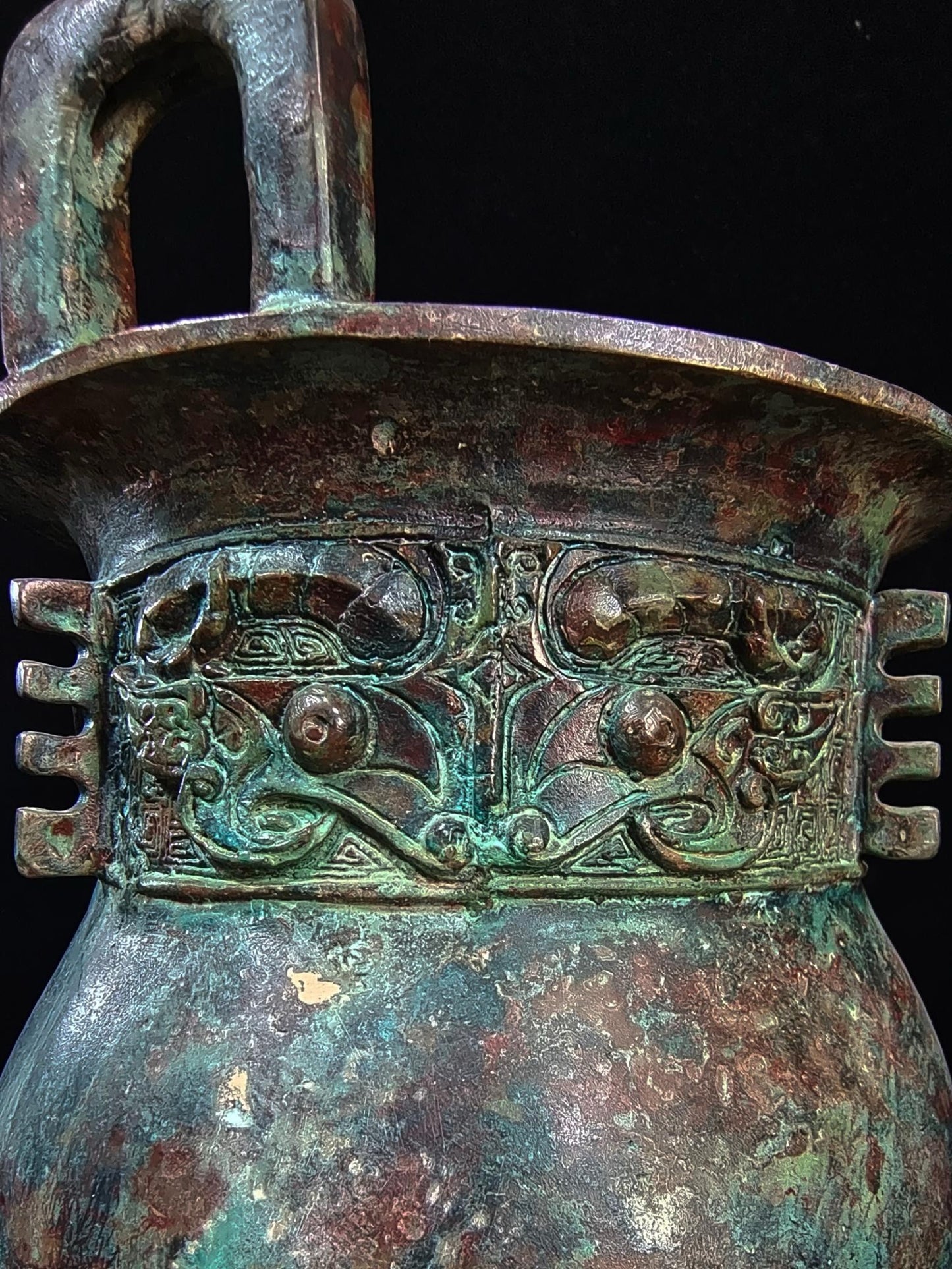 Bronze vessel tripod
