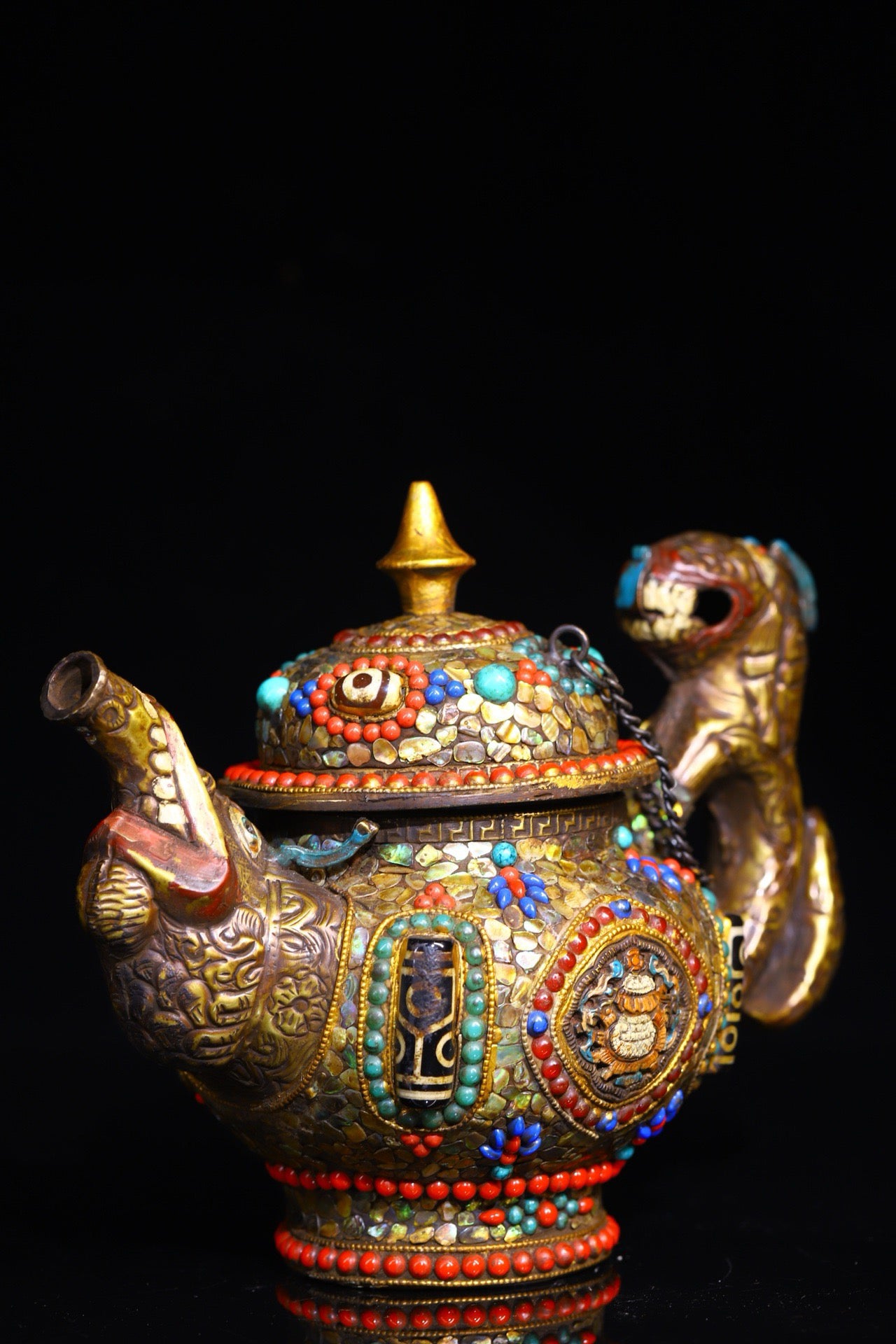 Made of pure copper by hand, inlaid with gemstones, the Heavenly Bead Butter Pot