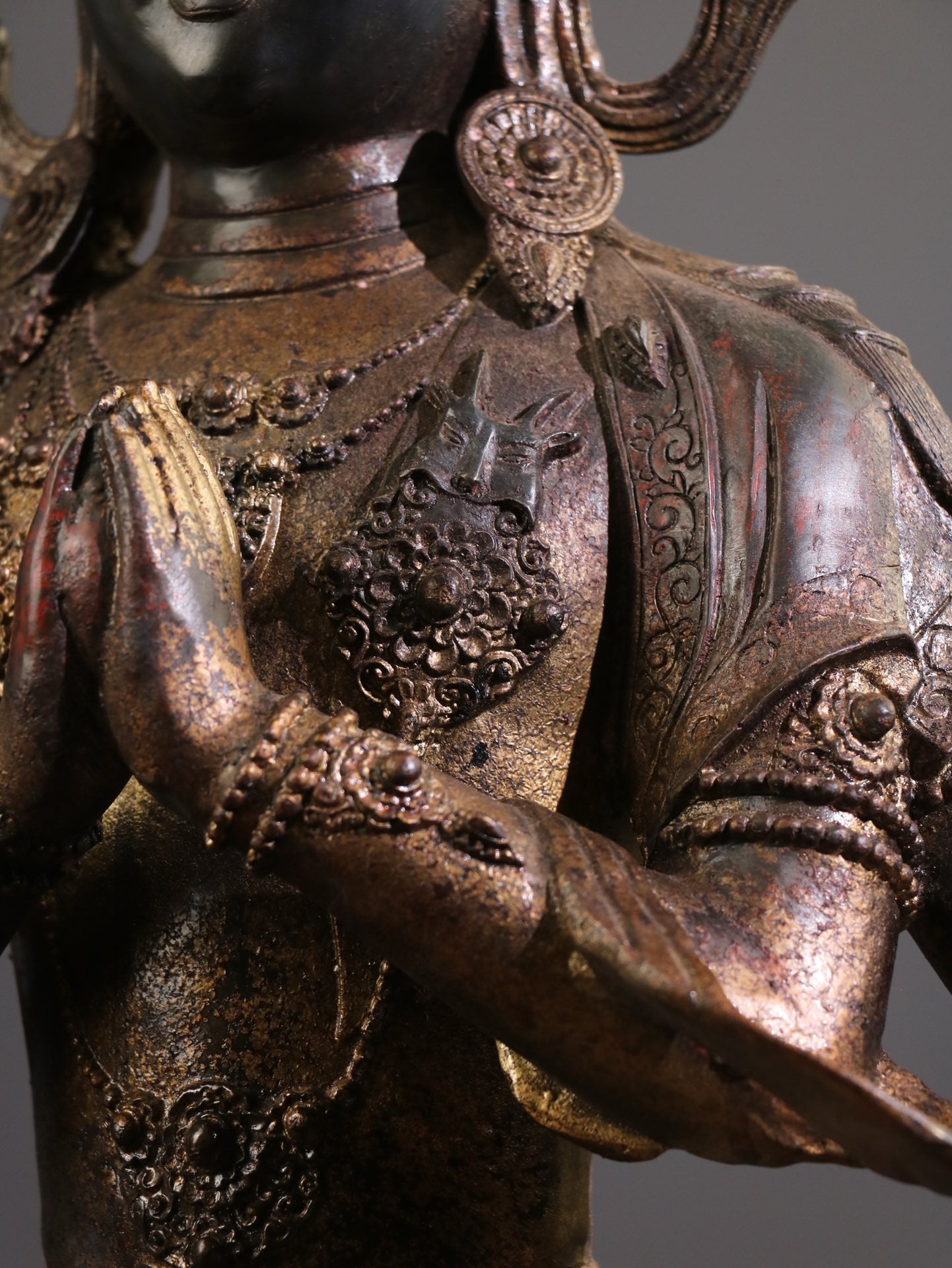 A Chinese antique pure copper statue of Guanyin Bodhisattva with four arms