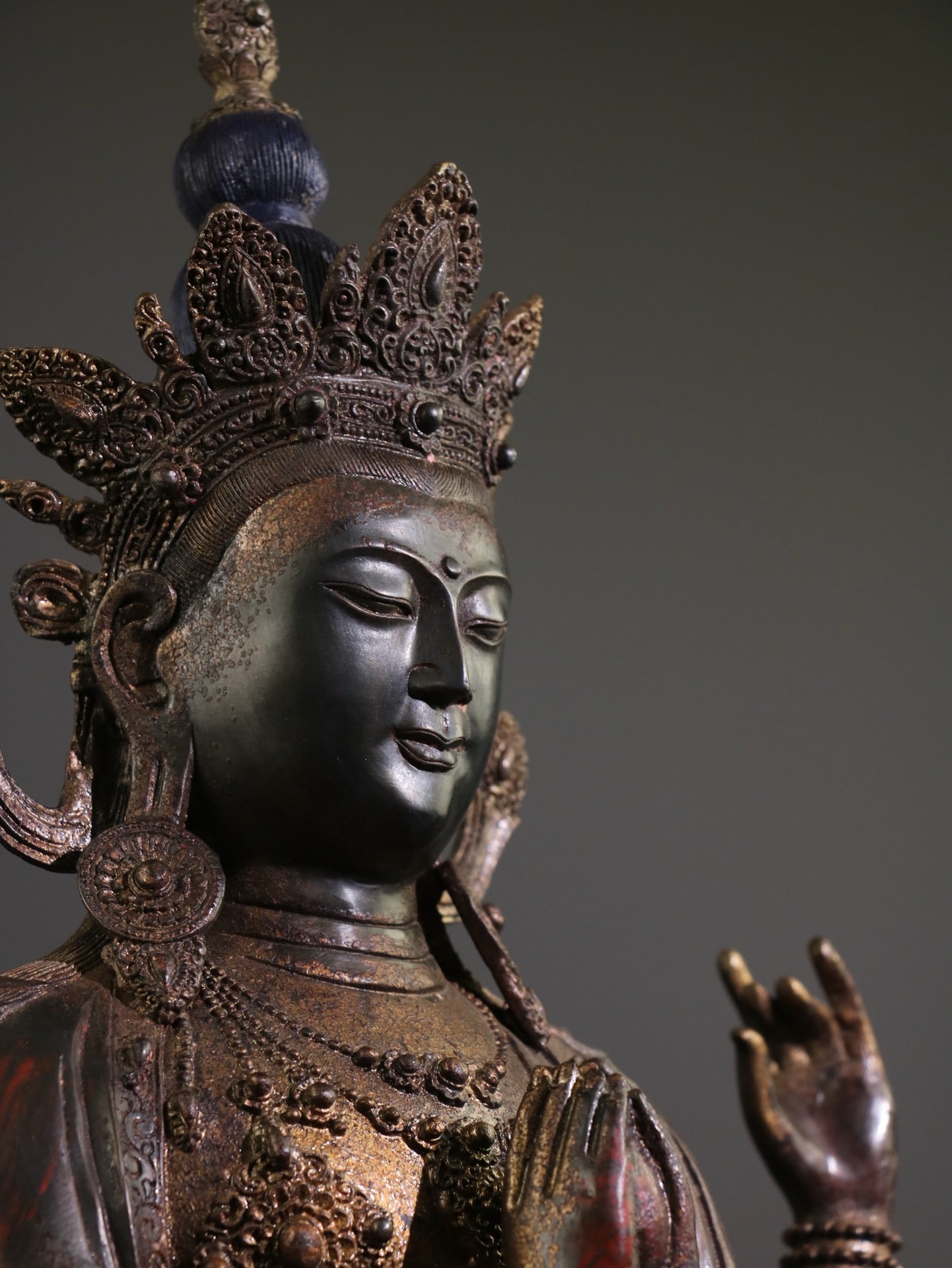 A Chinese antique pure copper statue of Guanyin Bodhisattva with four arms