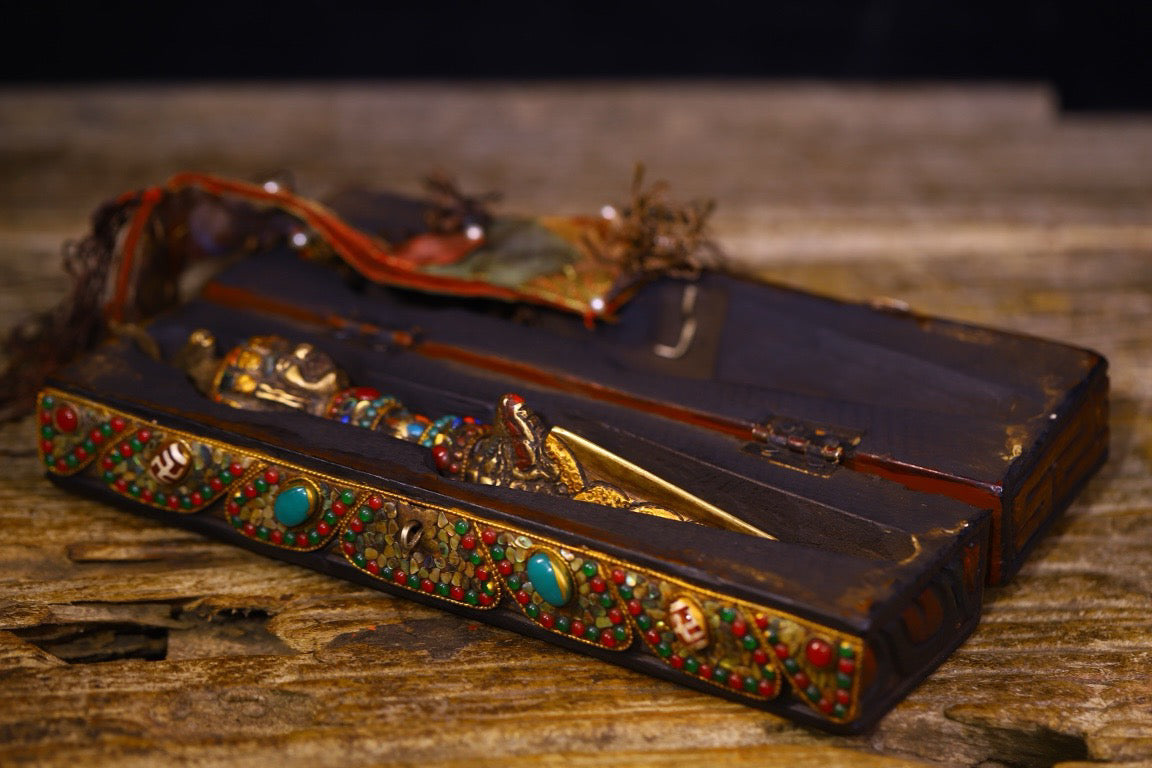 Made of pure copper by hand, carved with colorful paintings and inlaid with heavenly beads and diamond pestle