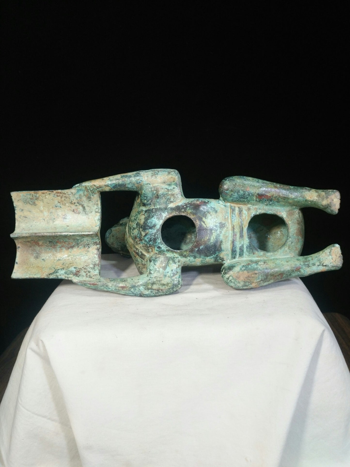 Bronze figurines and figurines lifting books