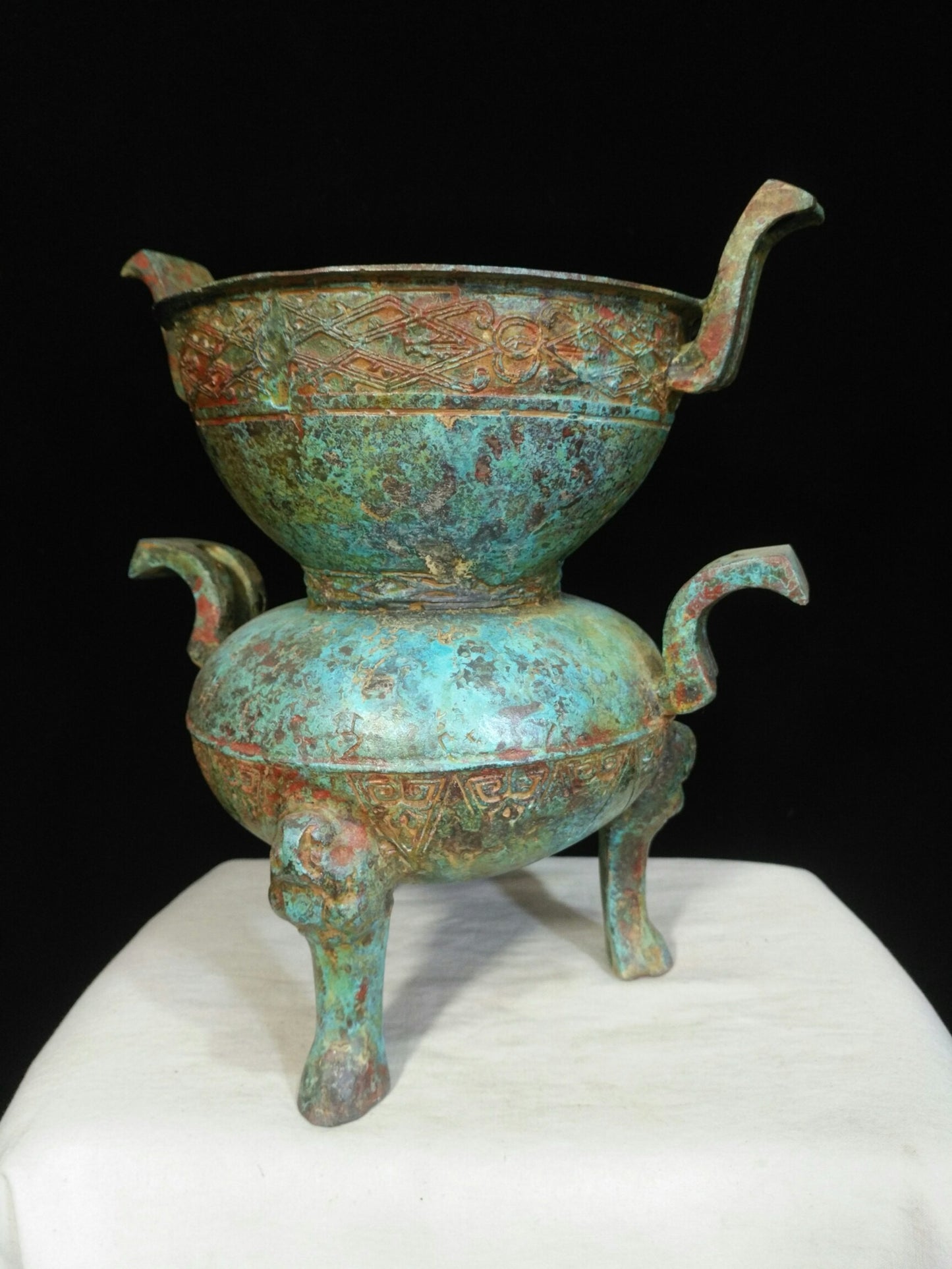 Bronze vessel double layered cauldron