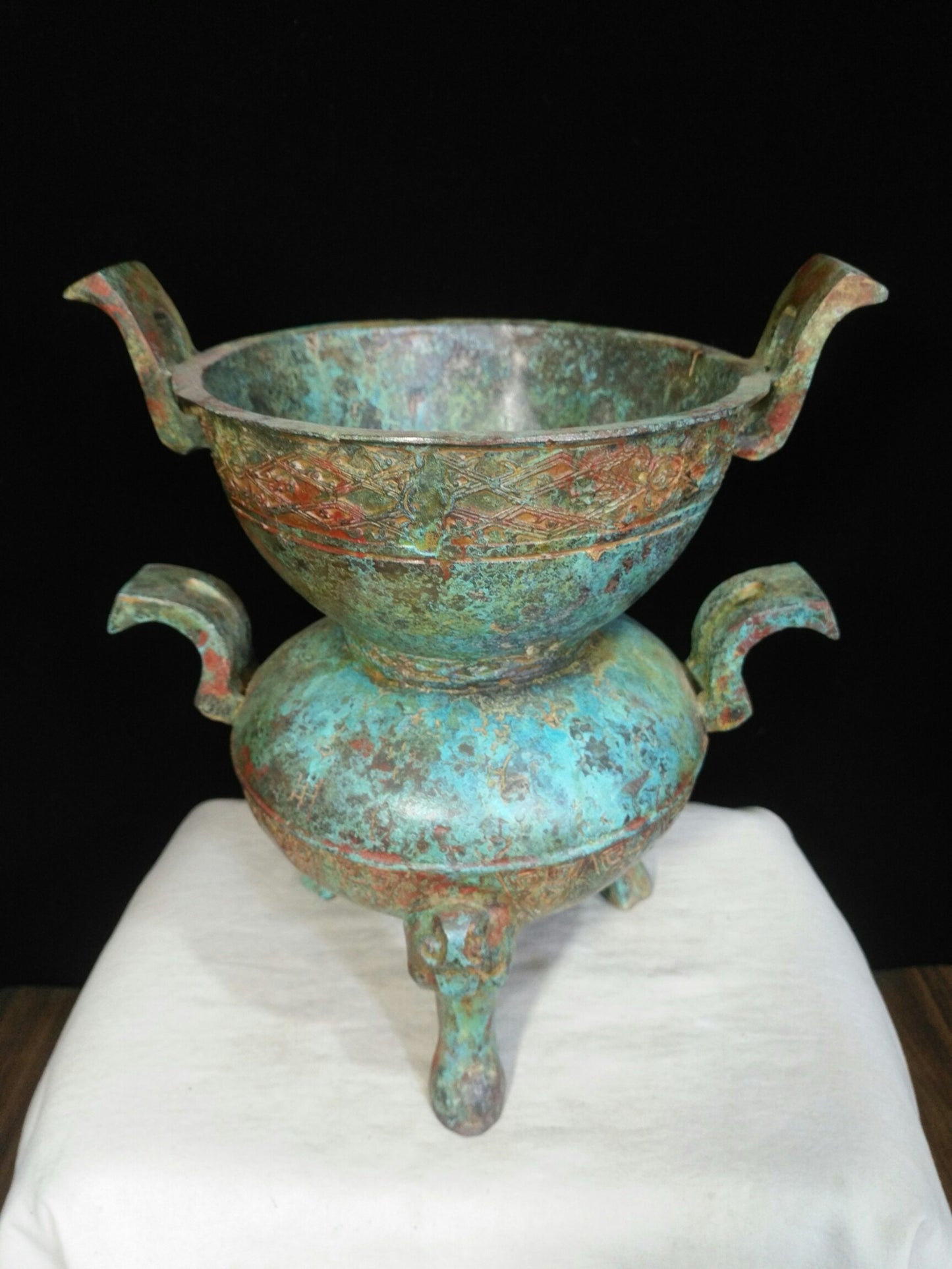 Bronze vessel double layered cauldron