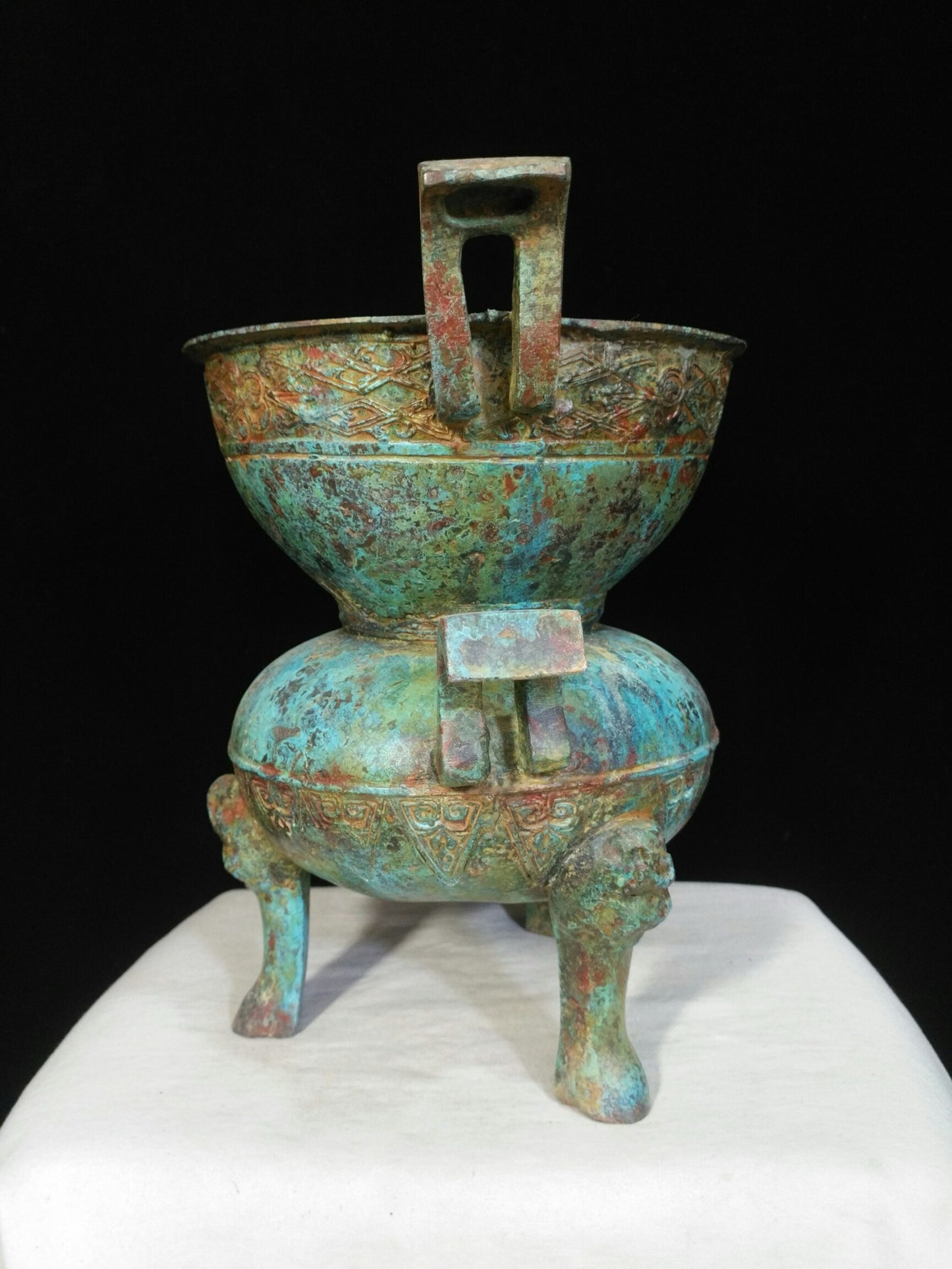 Bronze vessel double layered cauldron