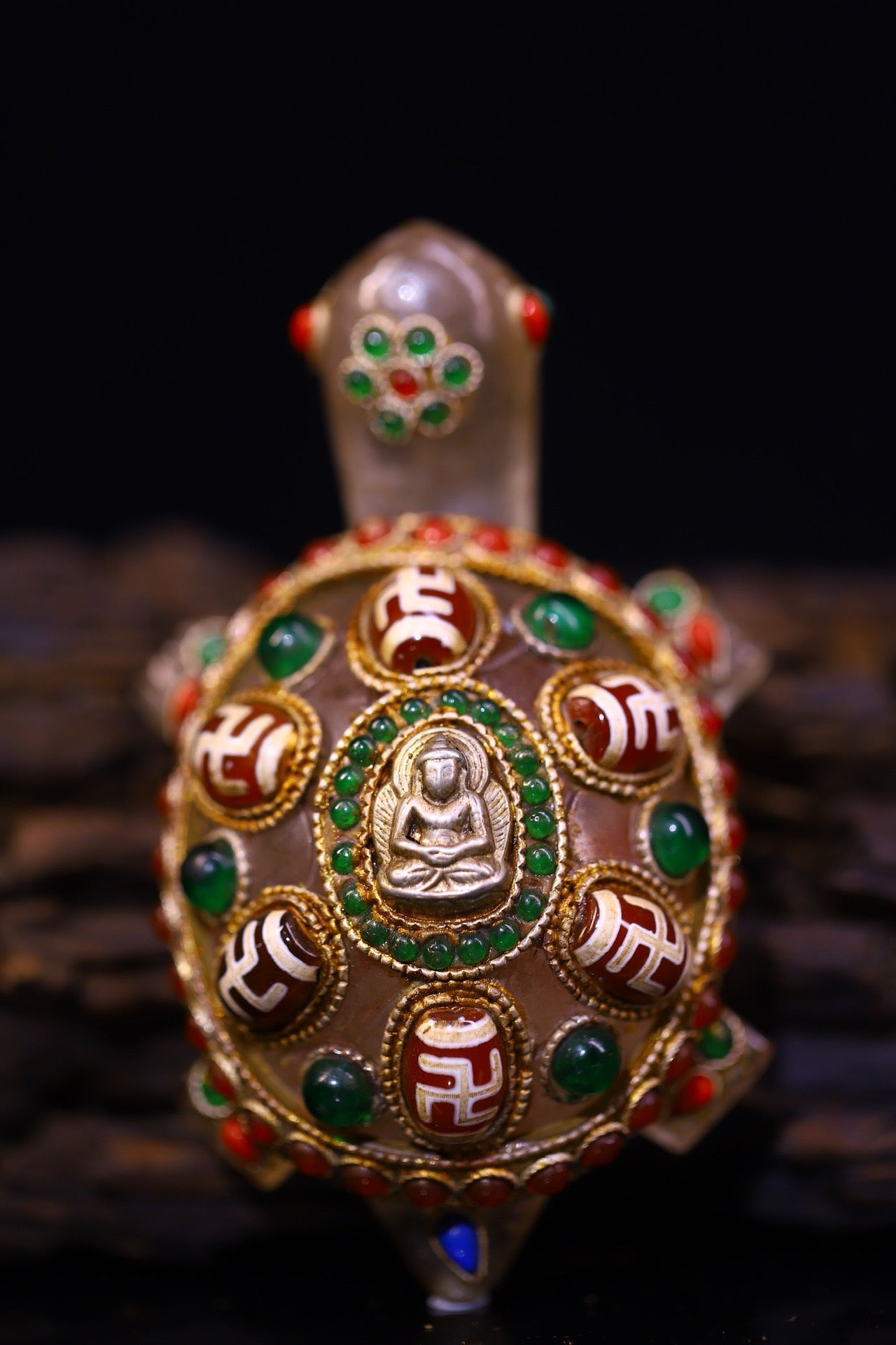 Natural crystal, pure handmade knocking, carving, gilded filigree inlaid with gemstones, attracting wealth turtles