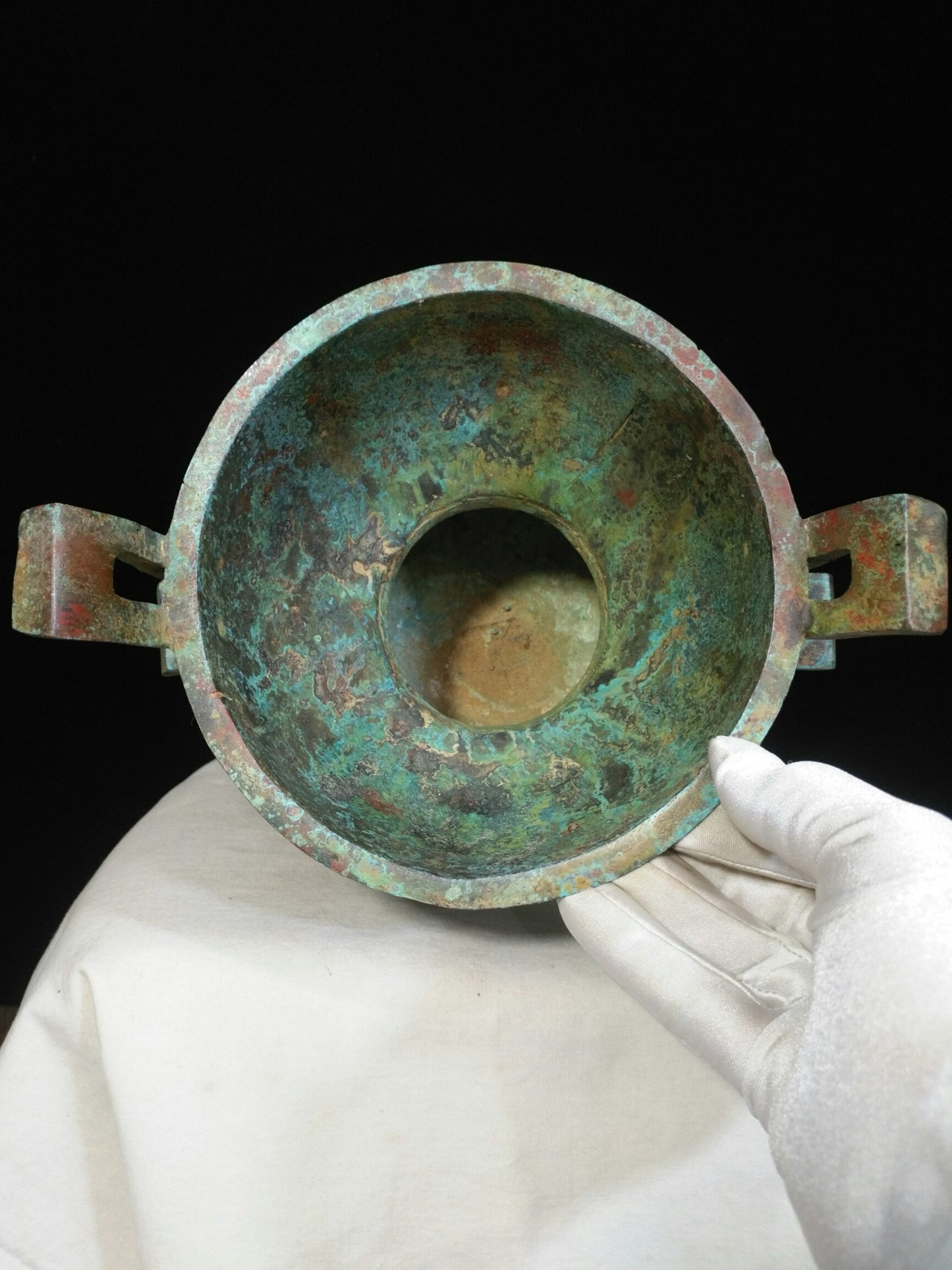 Bronze vessel double layered cauldron