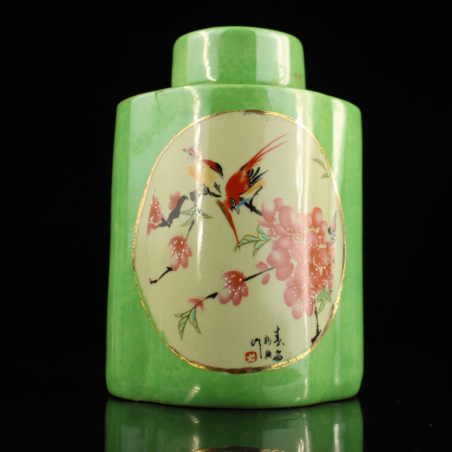 Collection: A can of ceramic jars for collecting imperial tea paste from the countryside