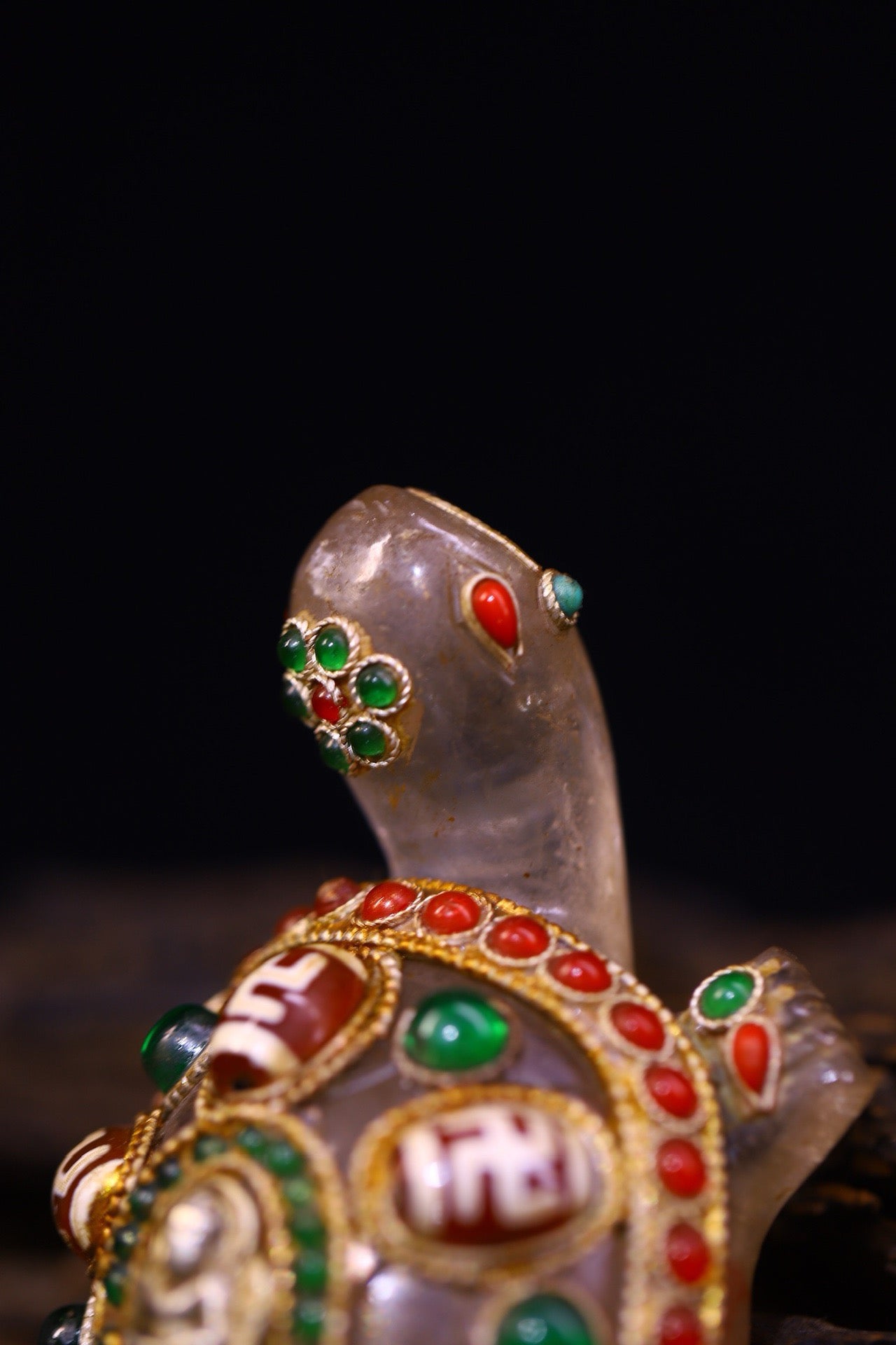 Natural crystal, pure handmade knocking, carving, gilded filigree inlaid with gemstones, attracting wealth turtles