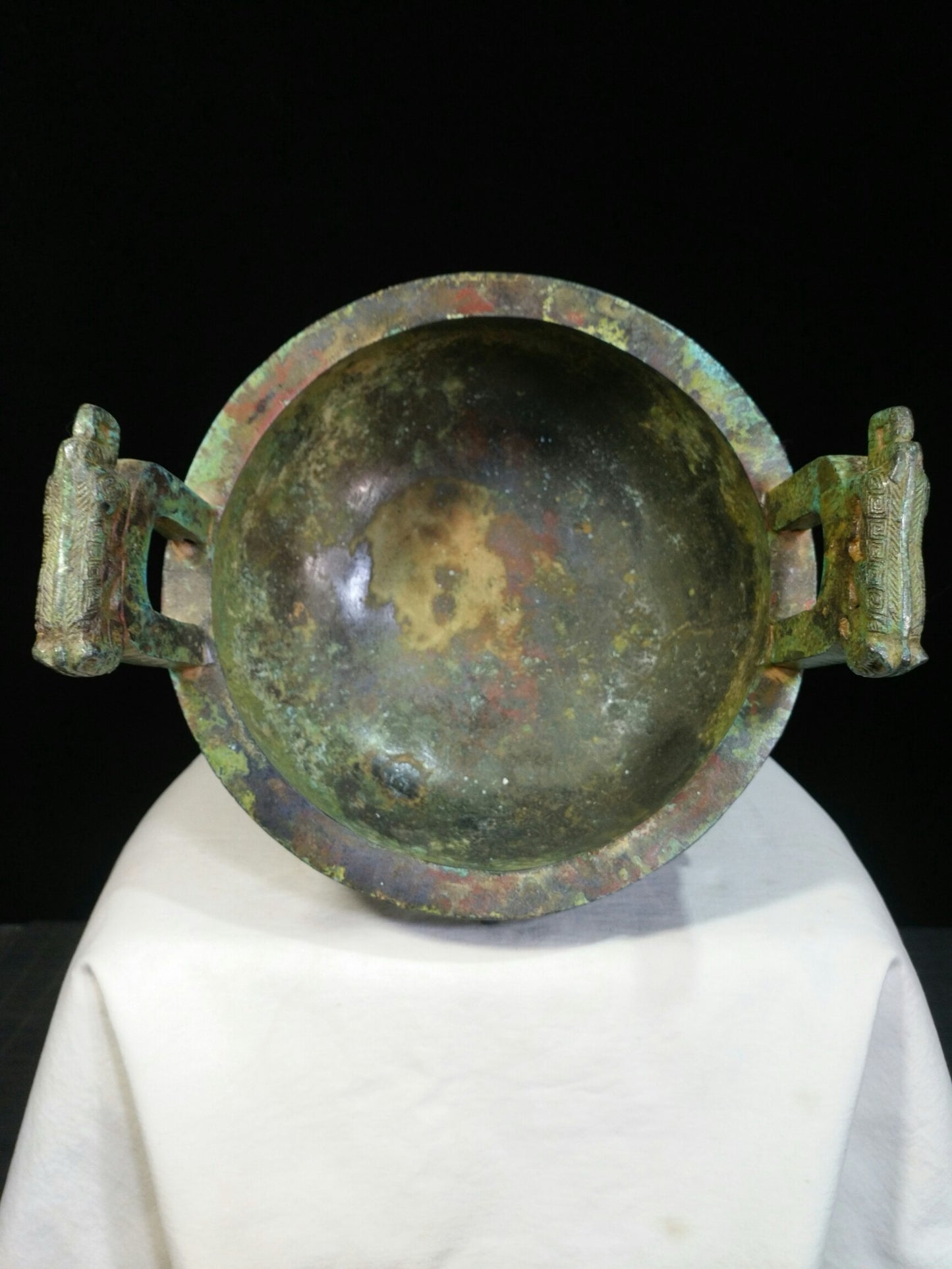 Bronze vessel flat footed tripod