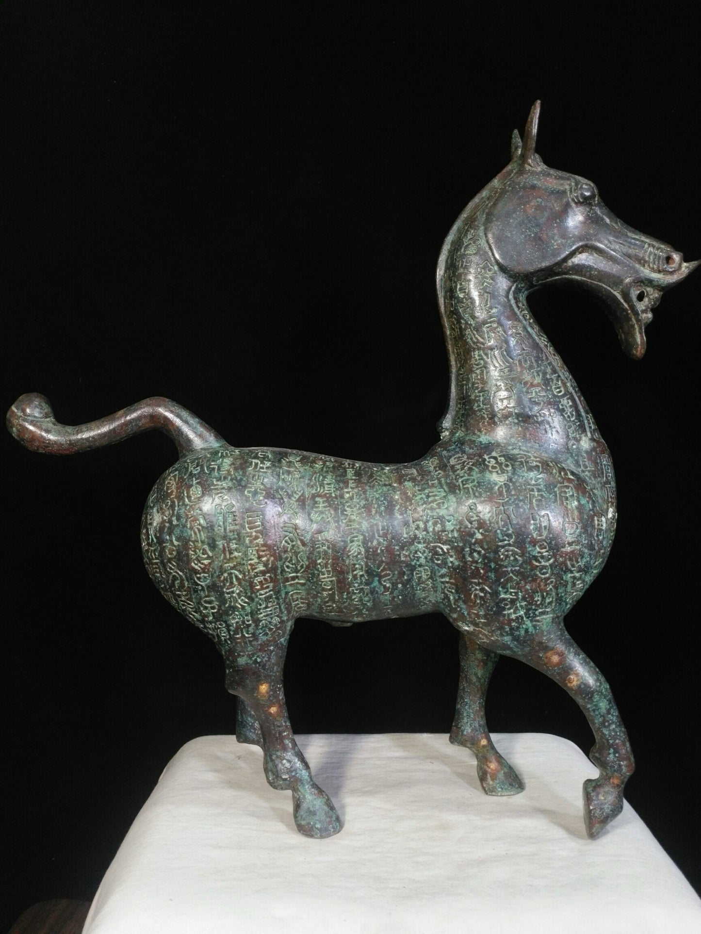 Bronze heavy vessel inscription horse