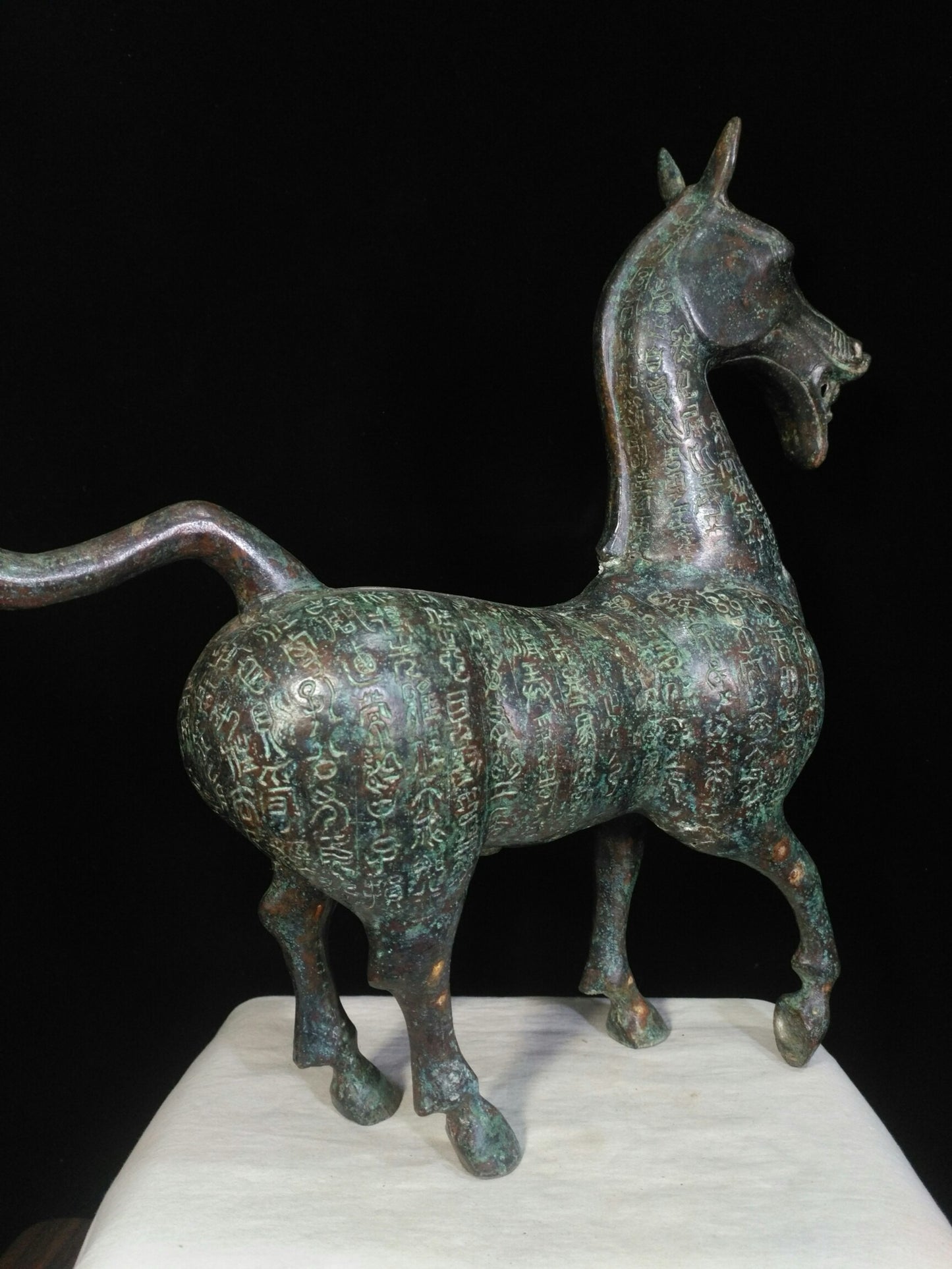 Bronze heavy vessel inscription horse