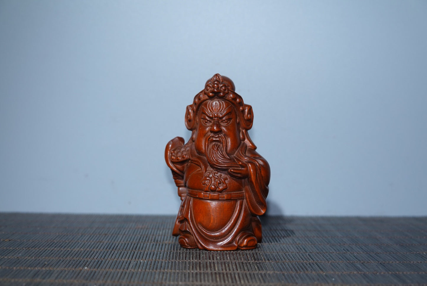 Collected boxwood carvings and Guan Gong ornaments as gifts