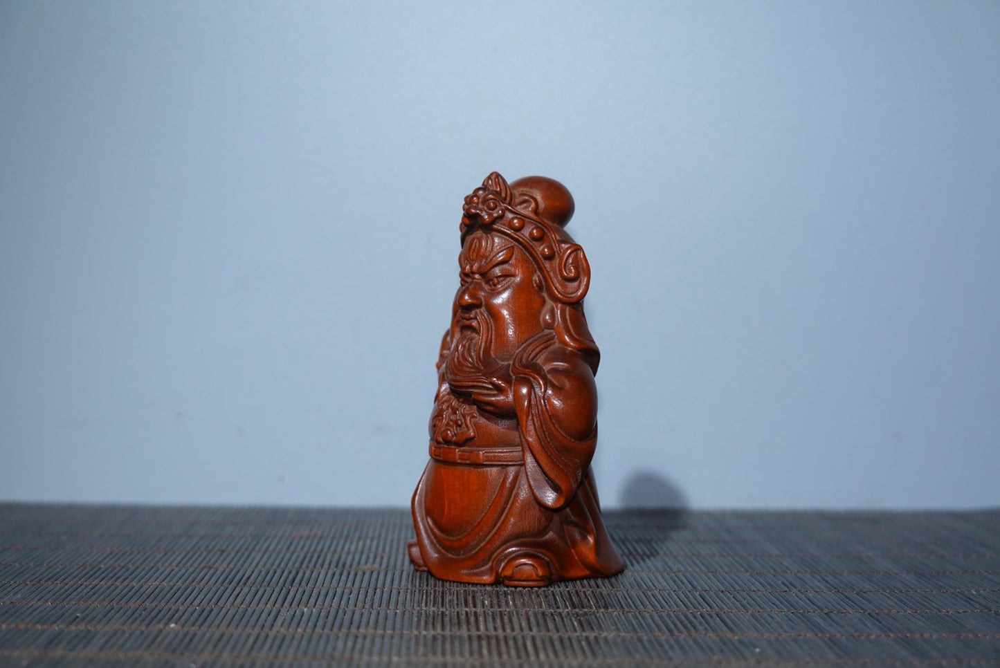 Collected boxwood carvings and Guan Gong ornaments as gifts