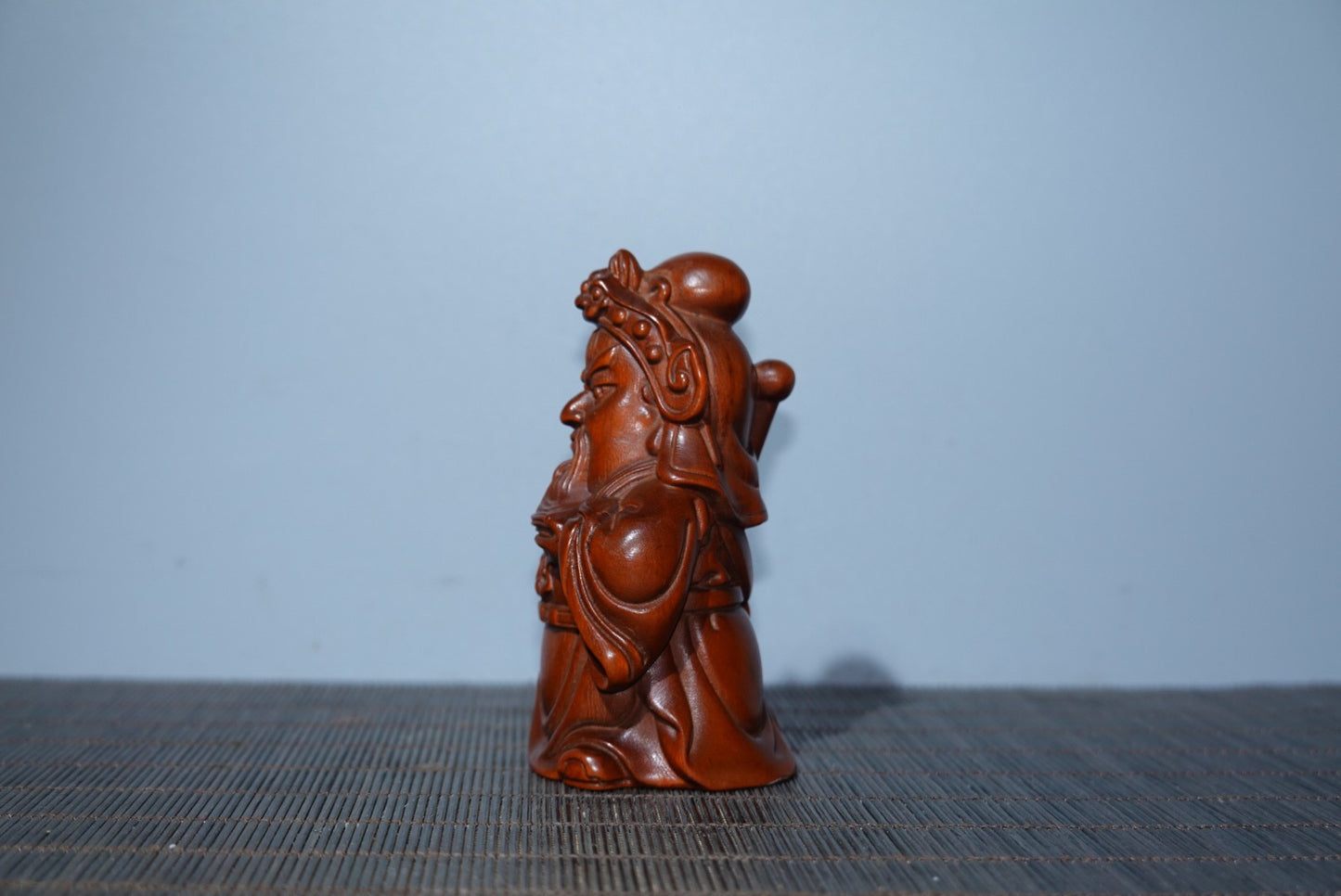 Collected boxwood carvings and Guan Gong ornaments as gifts
