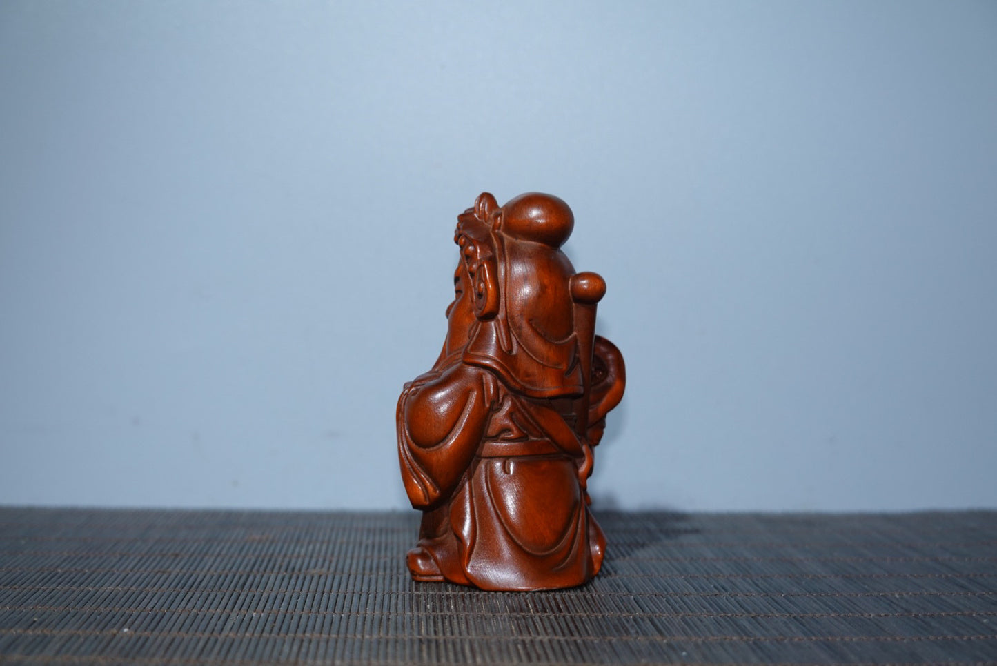 Collected boxwood carvings and Guan Gong ornaments as gifts