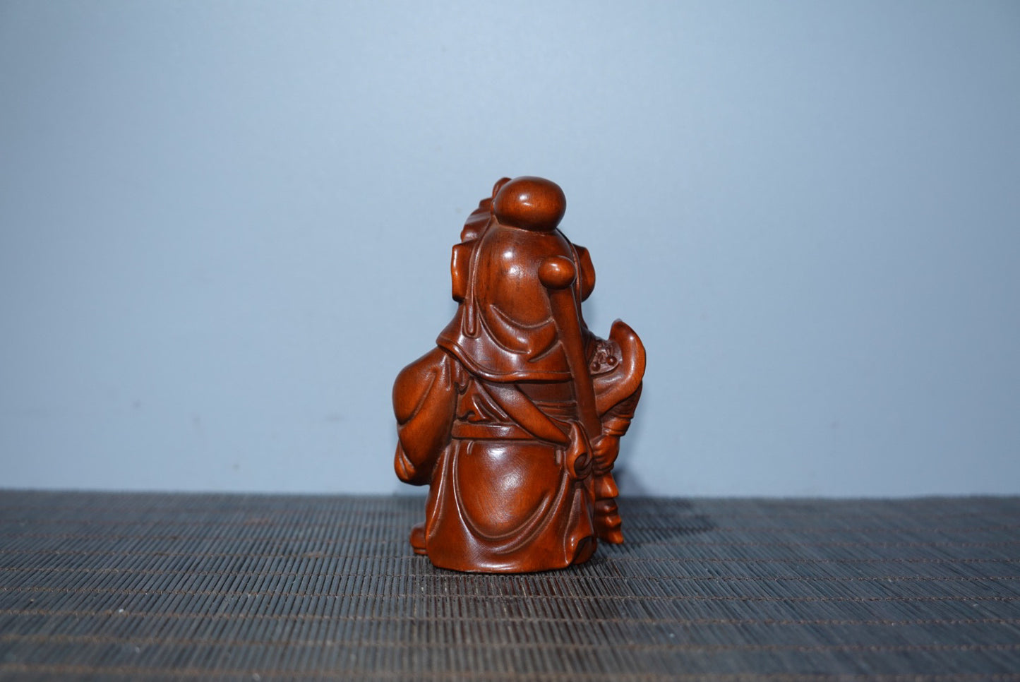 Collected boxwood carvings and Guan Gong ornaments as gifts