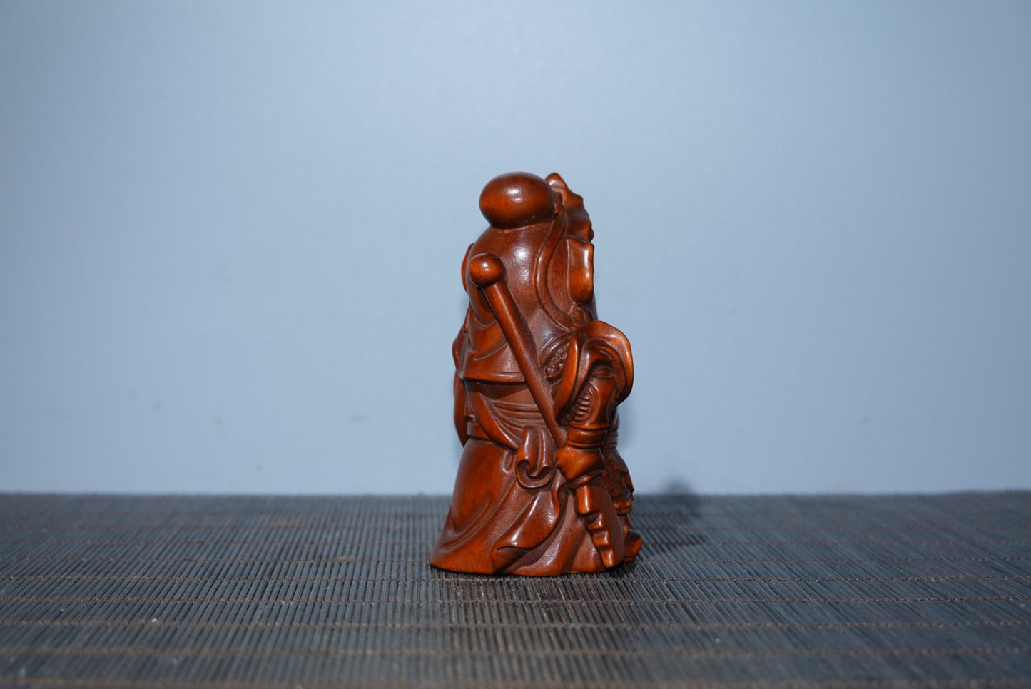 Collected boxwood carvings and Guan Gong ornaments as gifts